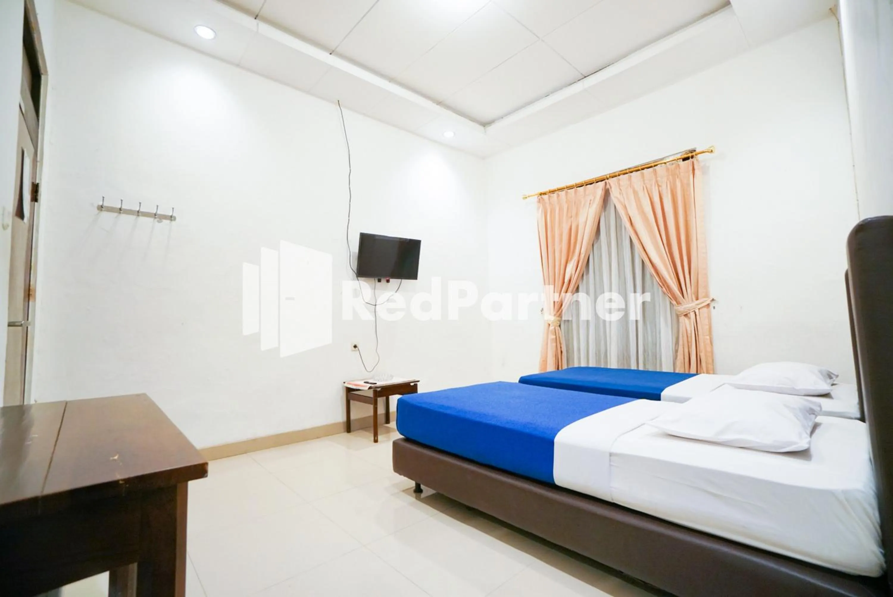 Bed in Hotel Borobudur Kemayoran Syariah Mitra RedDoorz