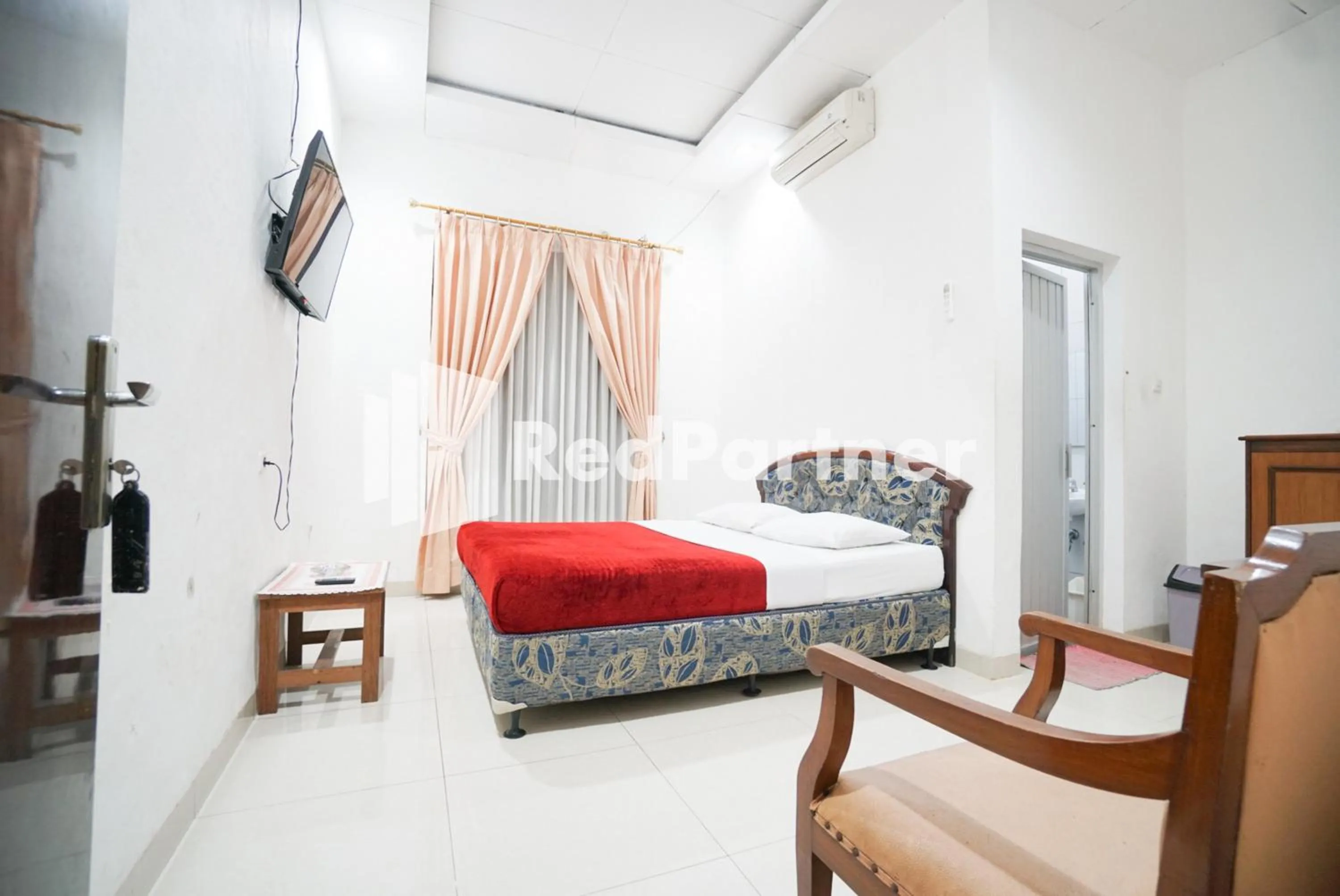 Bed in Hotel Borobudur Kemayoran Syariah Mitra RedDoorz