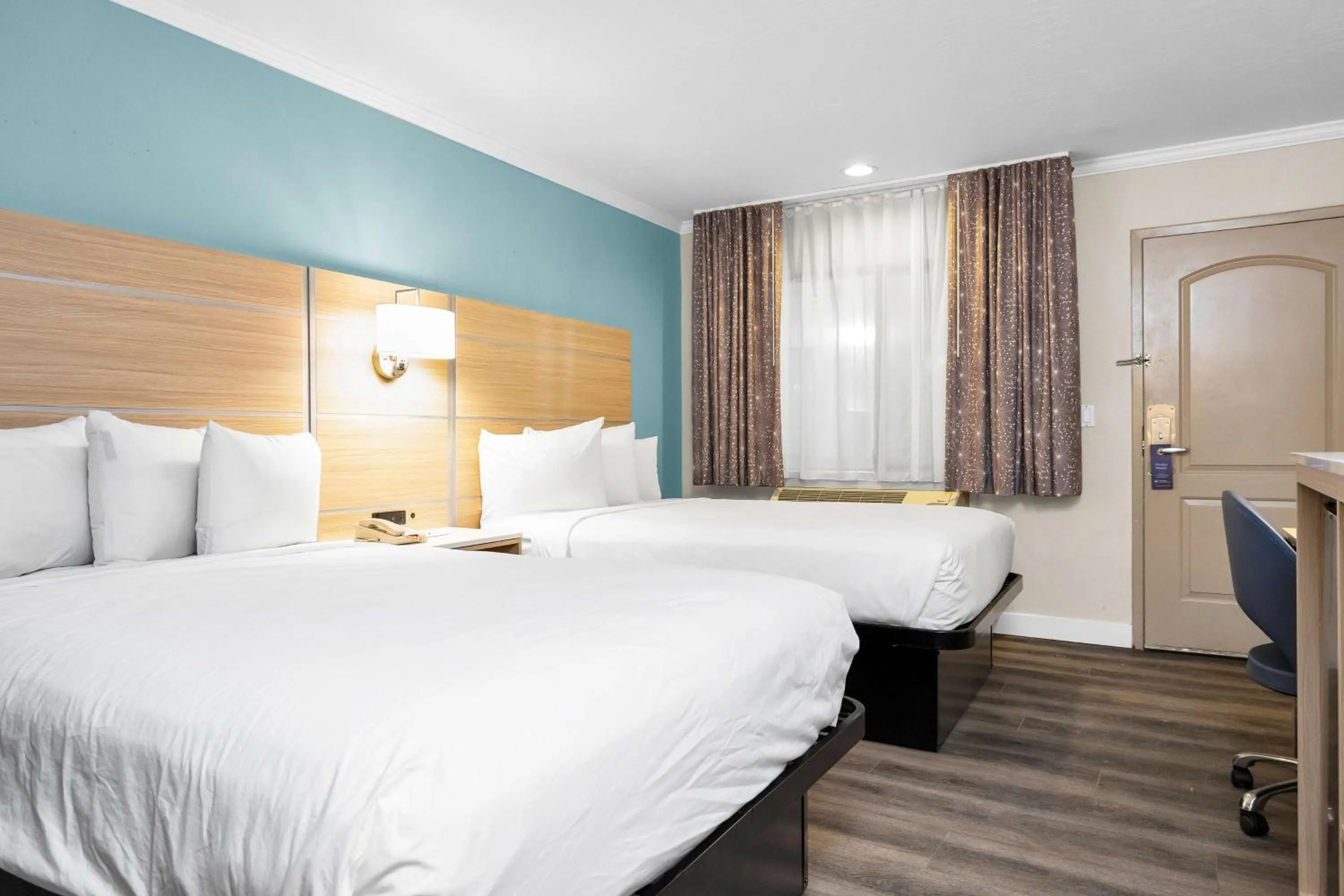 Bedroom, Bed in SureStay by Best Western San Francisco Marina District