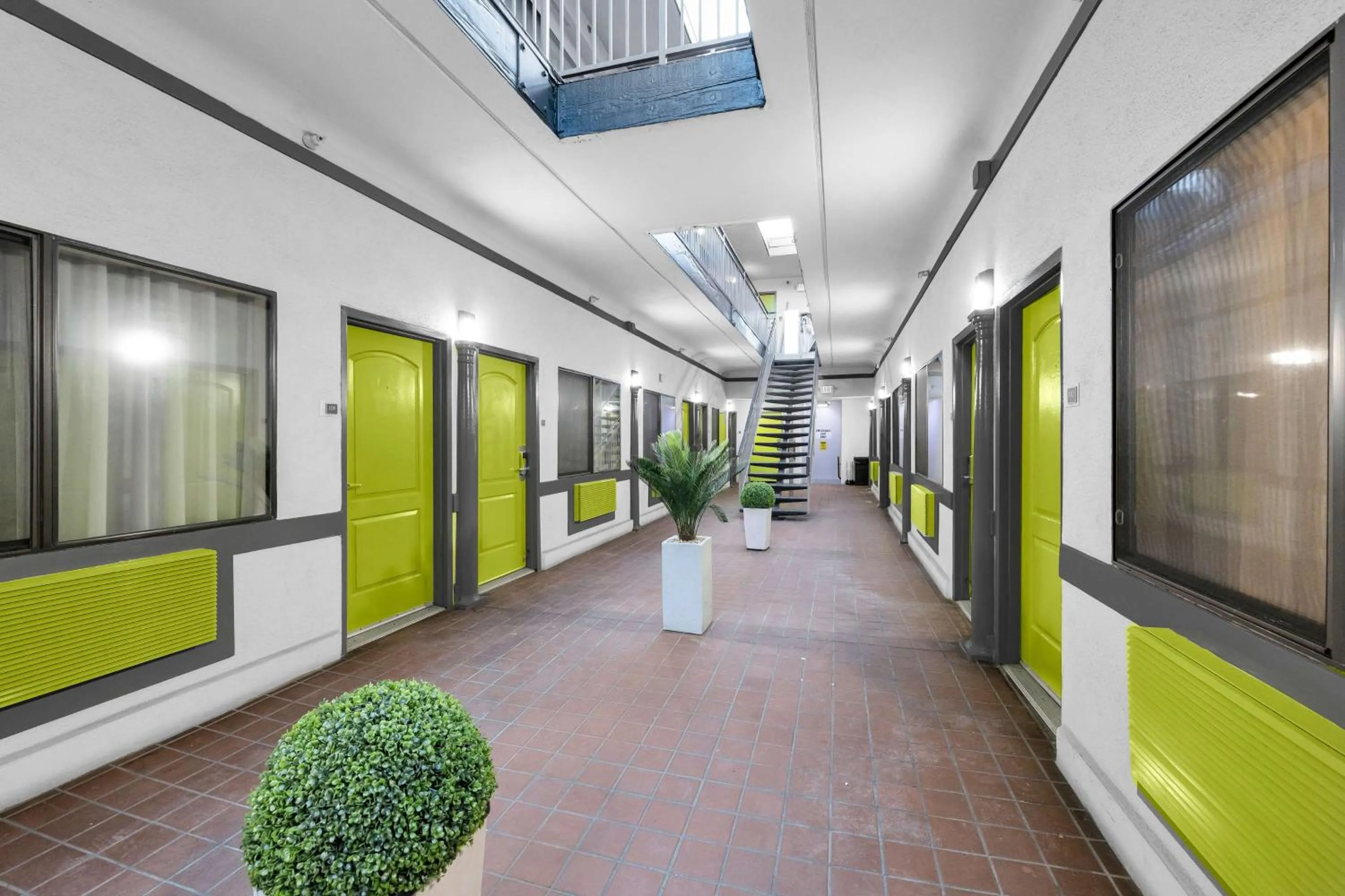 Lobby or reception in SureStay by Best Western San Francisco Marina District