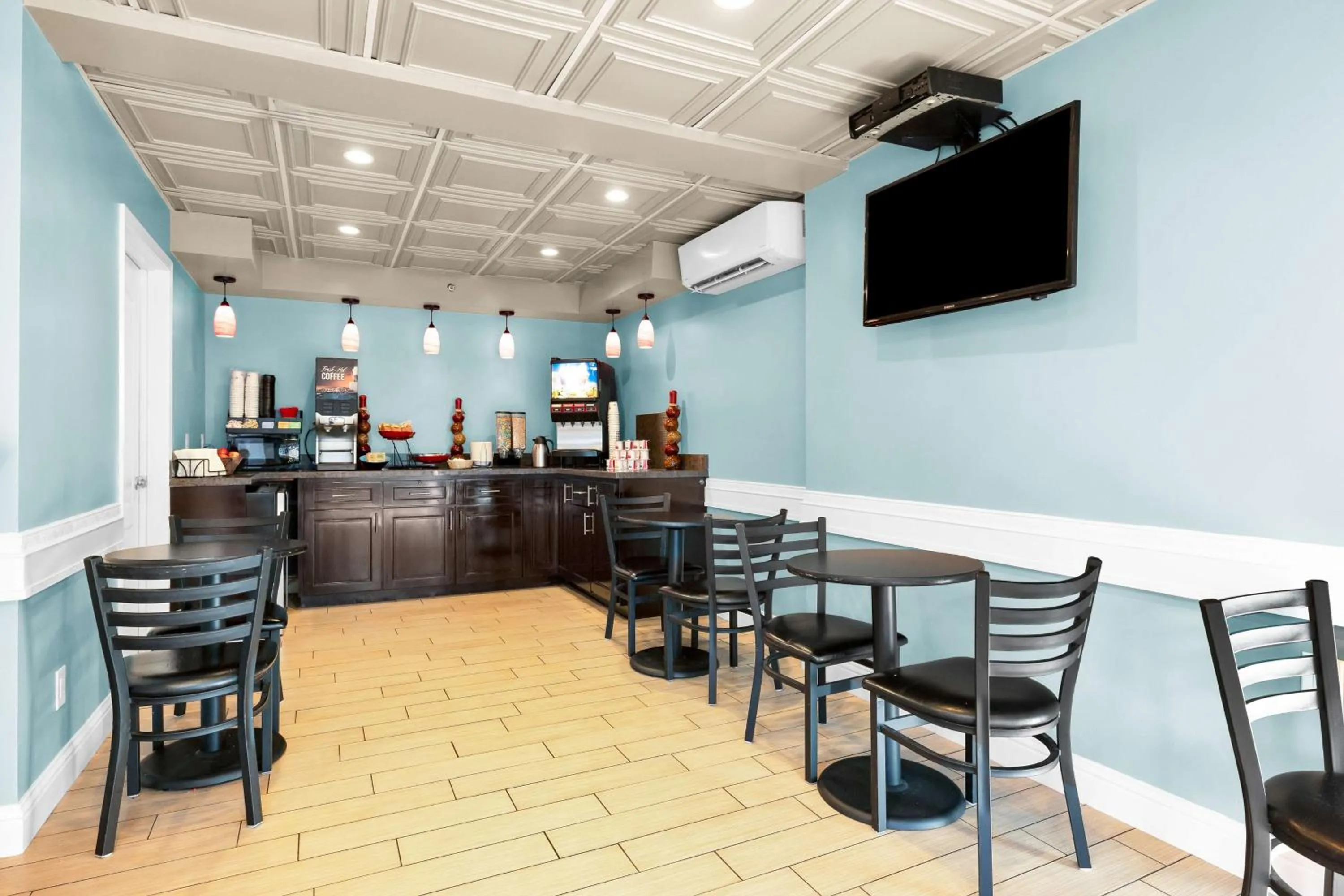 Lobby or reception in SureStay by Best Western San Francisco Marina District