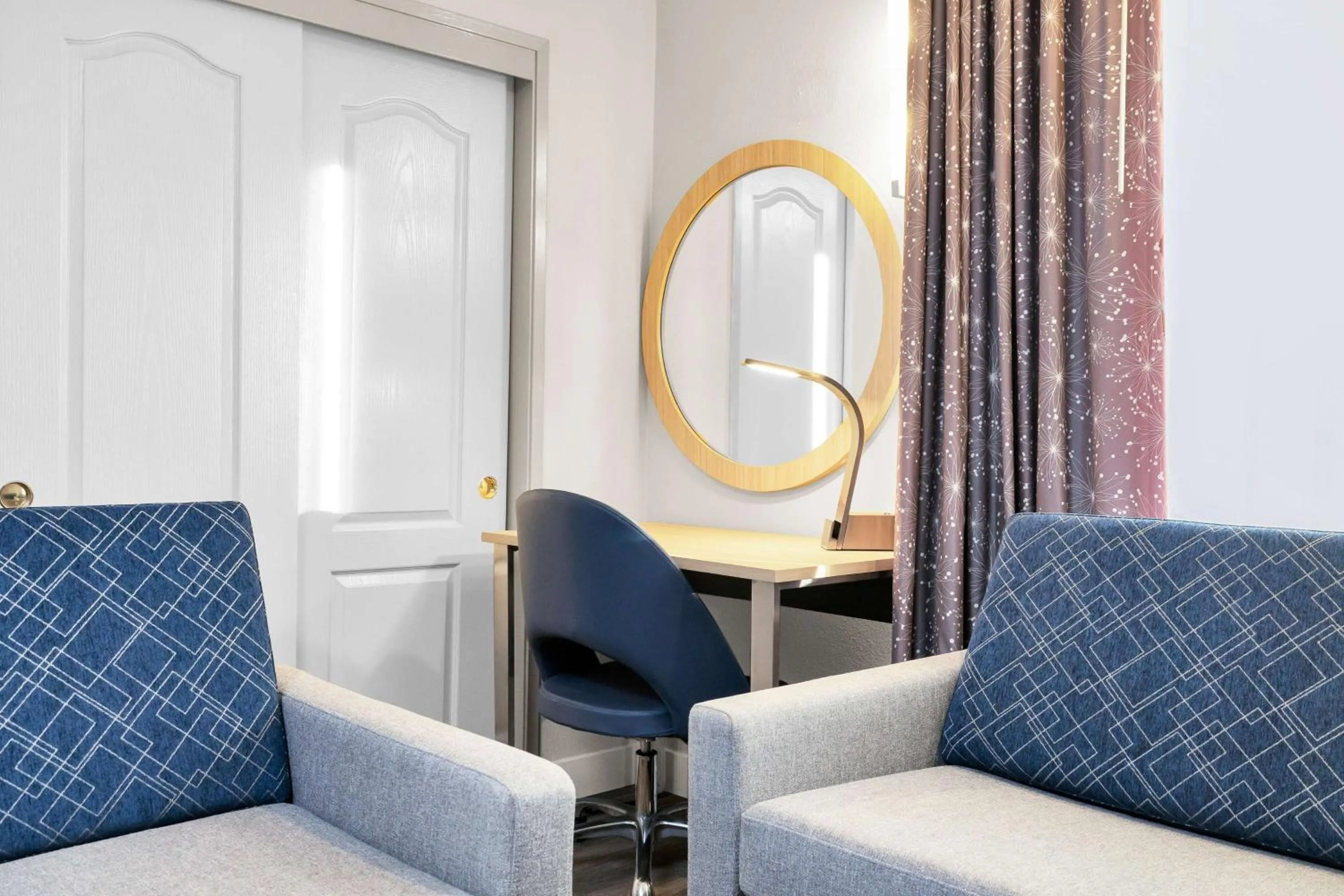 Bedroom in SureStay by Best Western San Francisco Marina District