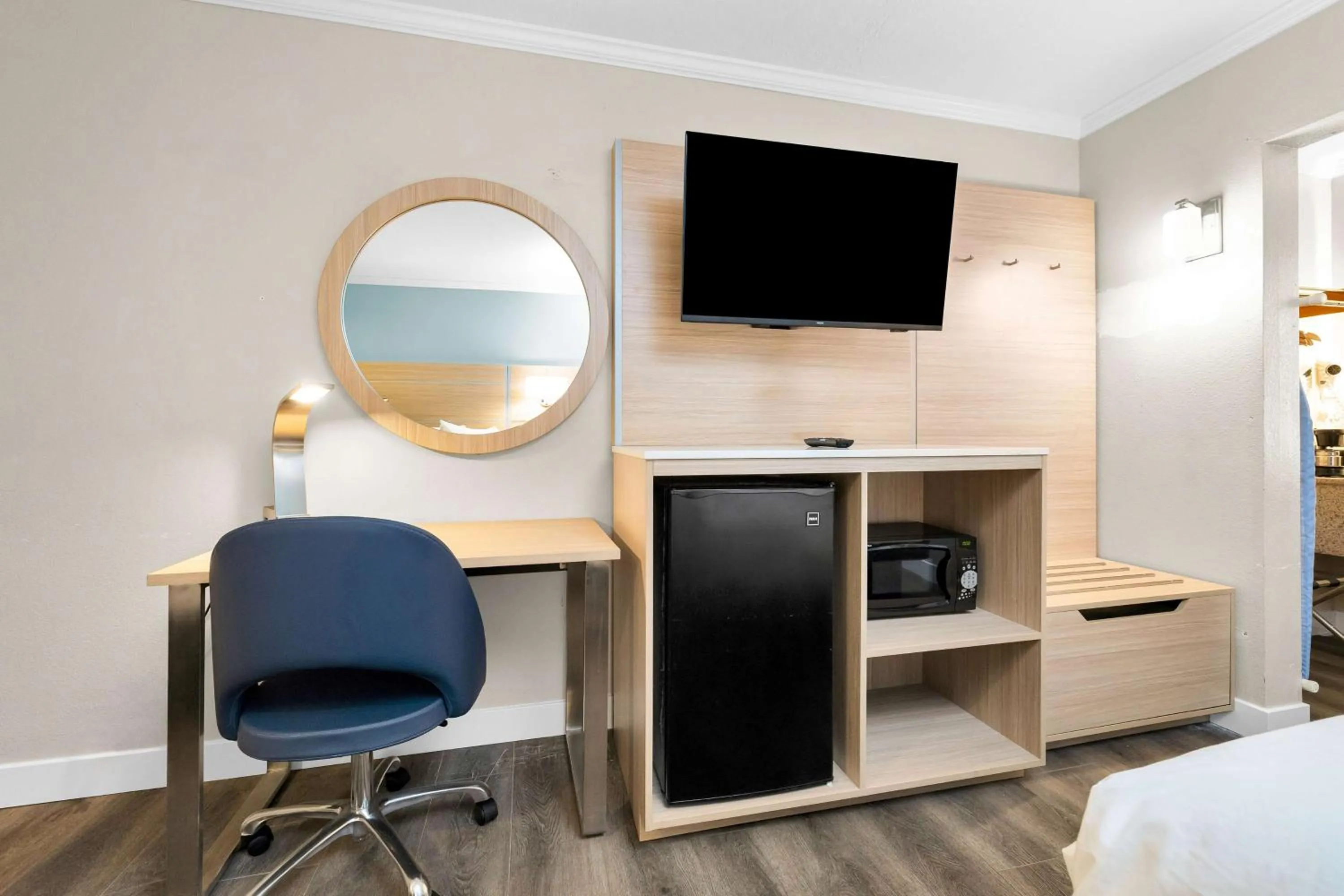 Bedroom, Bed in SureStay by Best Western San Francisco Marina District