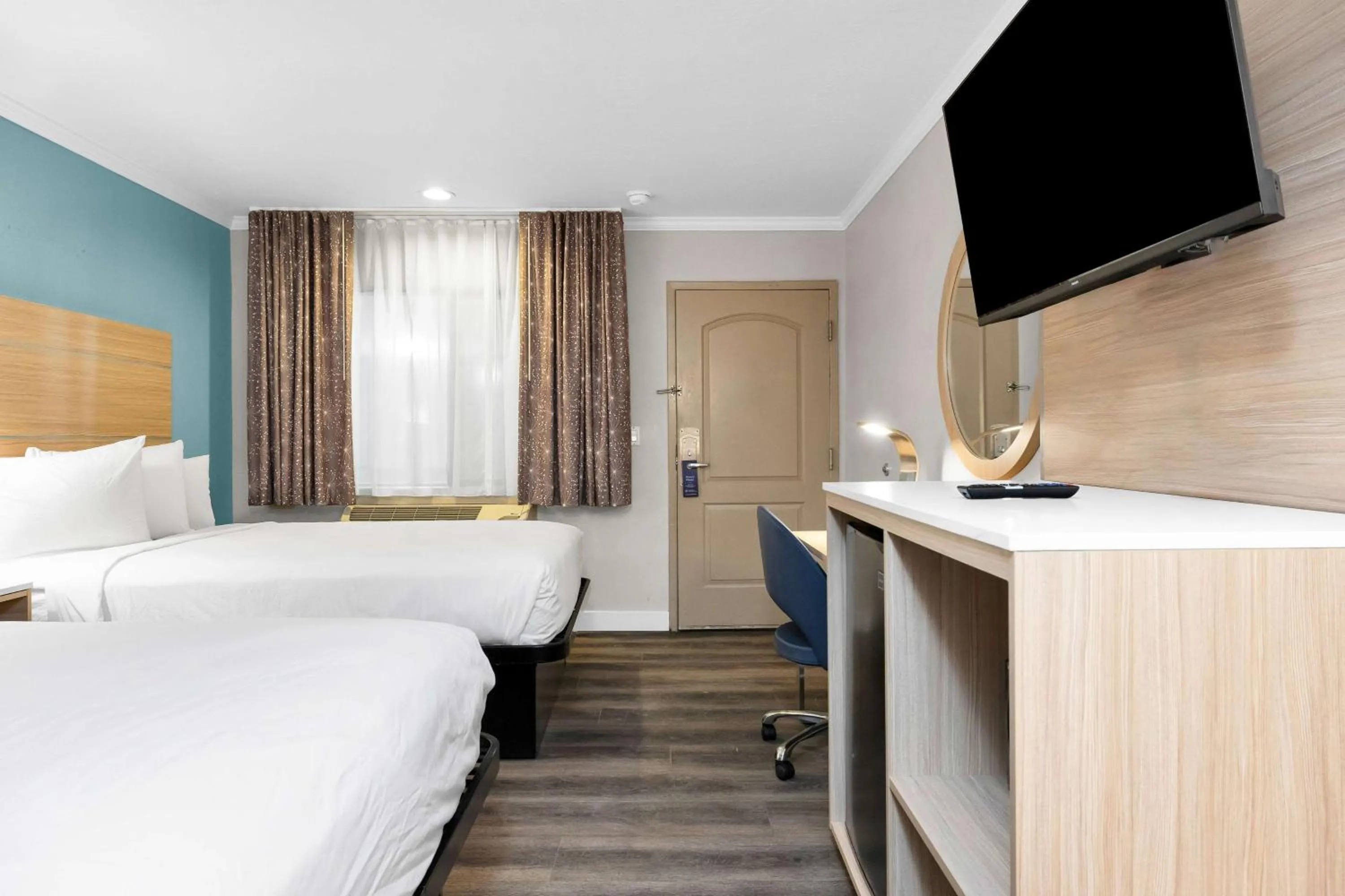 Bedroom, Bed in SureStay by Best Western San Francisco Marina District