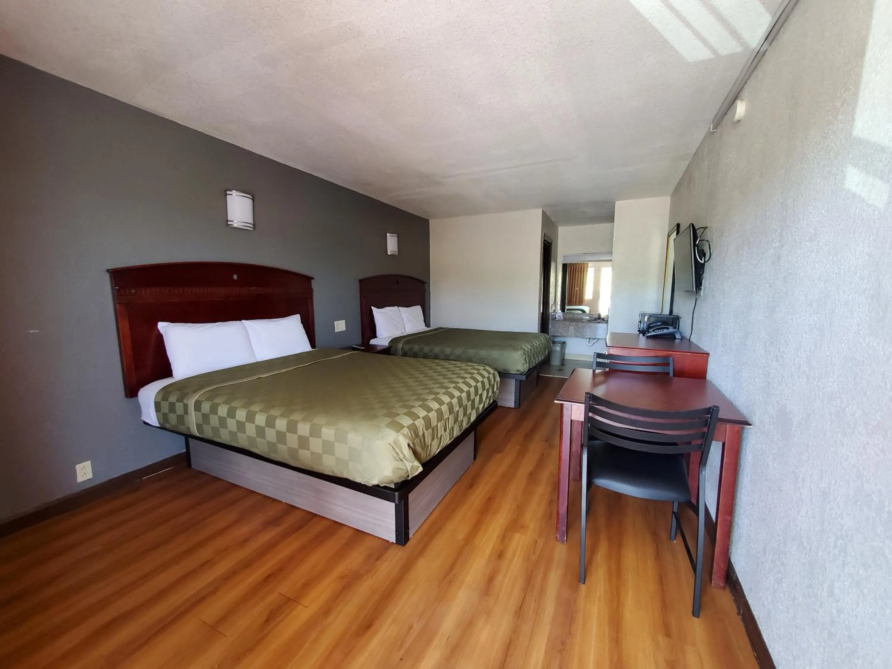 Bedroom, Bed in Welcome Inn