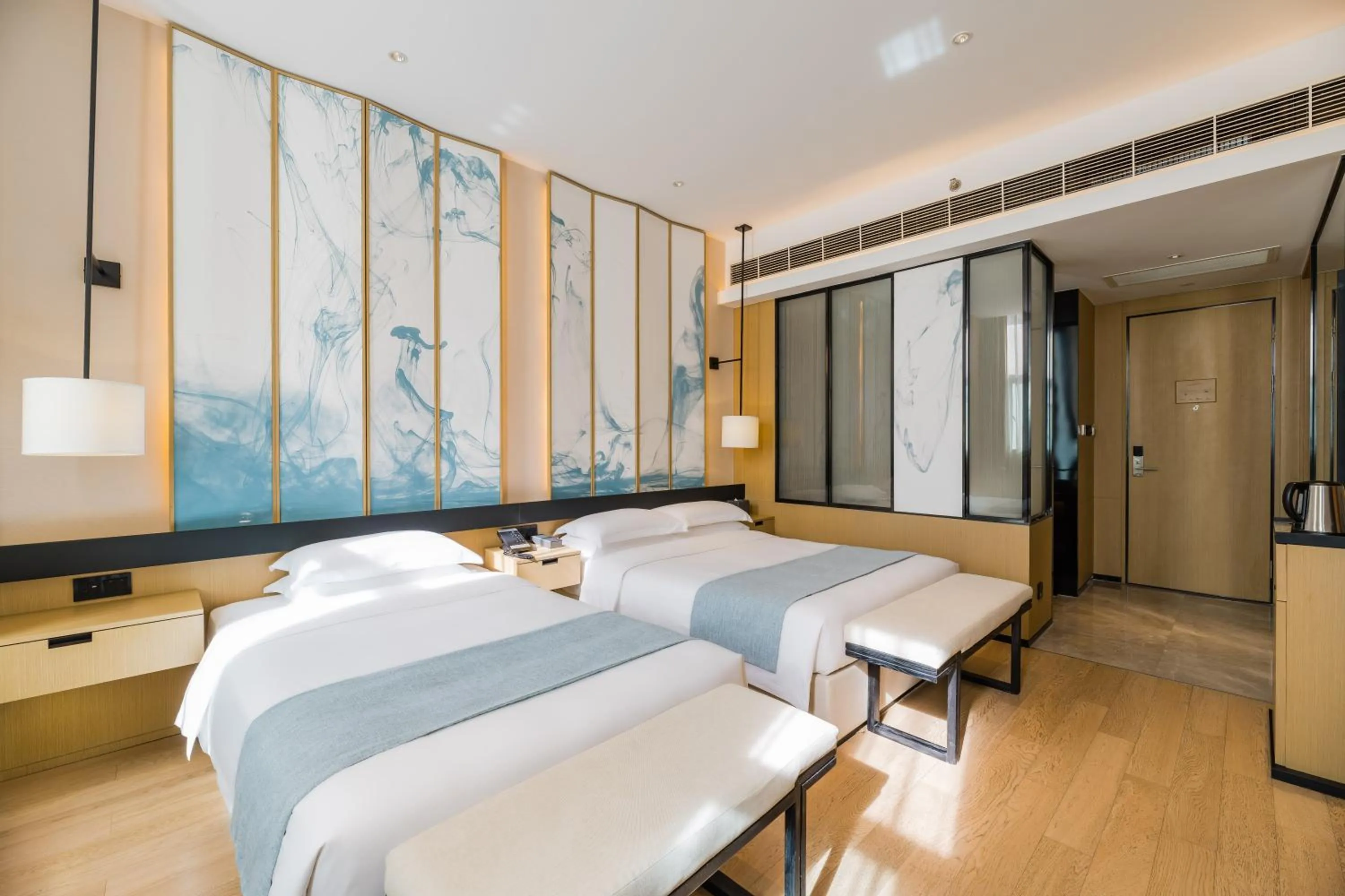 Bed in Yun He Ye Bo Hotel (Shanghai International Tourist Resort Wild Animal Park)