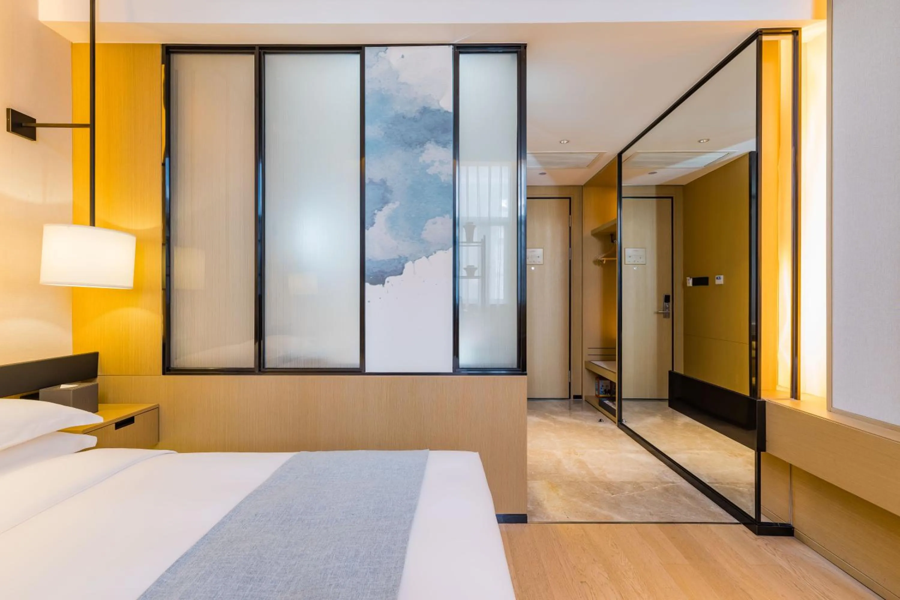 Bed in Yun He Ye Bo Hotel (Shanghai International Tourist Resort Wild Animal Park)