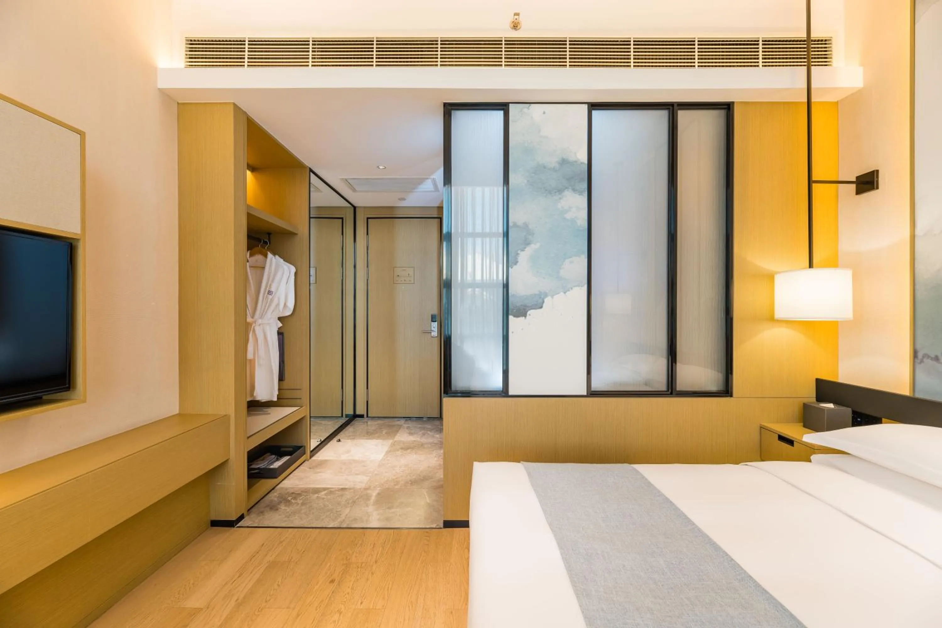 Bed in Yun He Ye Bo Hotel (Shanghai International Tourist Resort Wild Animal Park)