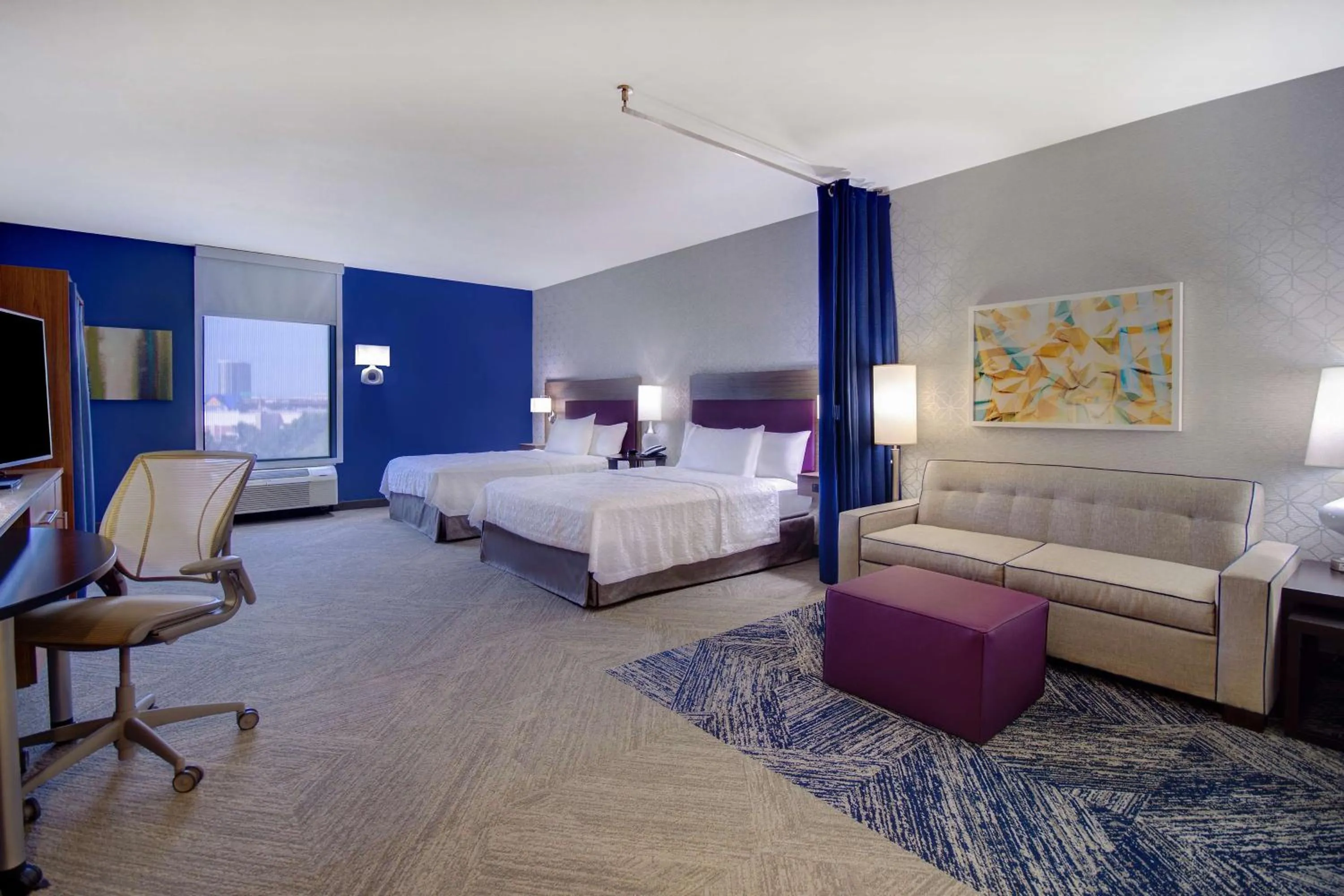 Living room, Bed in Home2 Suites Dallas-Frisco