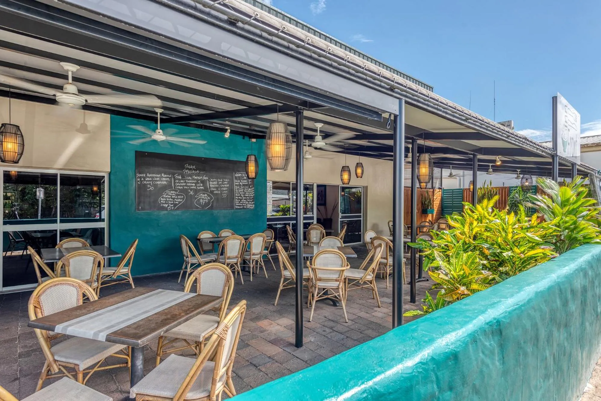 Restaurant/places to eat in Demi View Motel