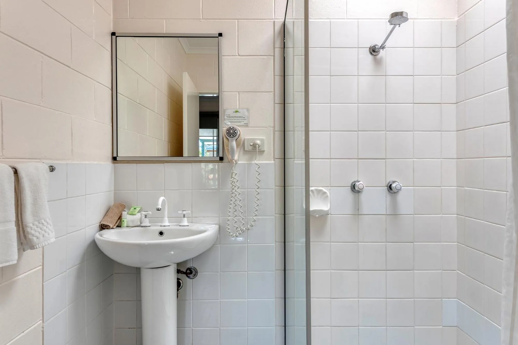 Shower in Demi View Motel