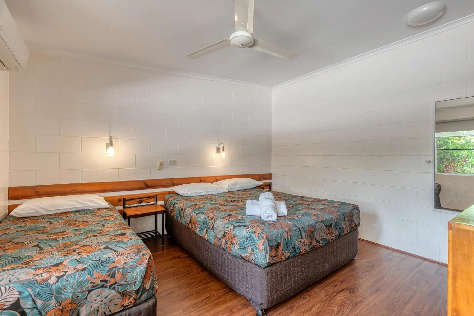 Bed in Demi View Motel