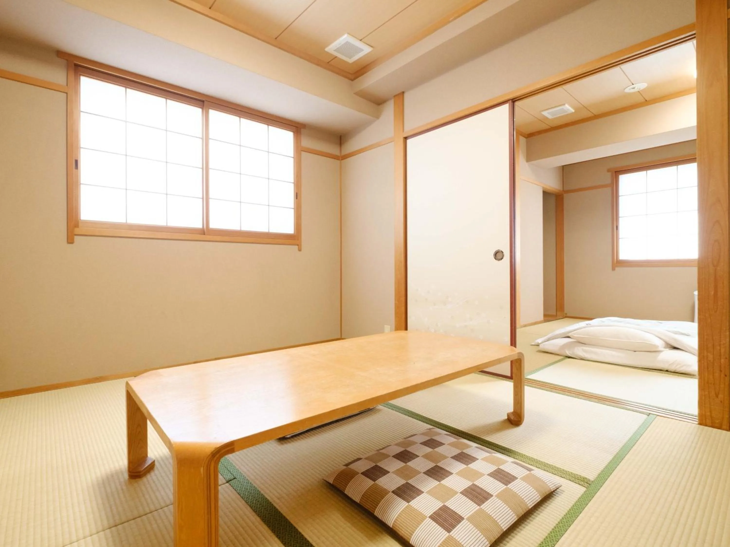 Photo of the whole room, Bed in 天然温泉 松山ニューグランドホテル