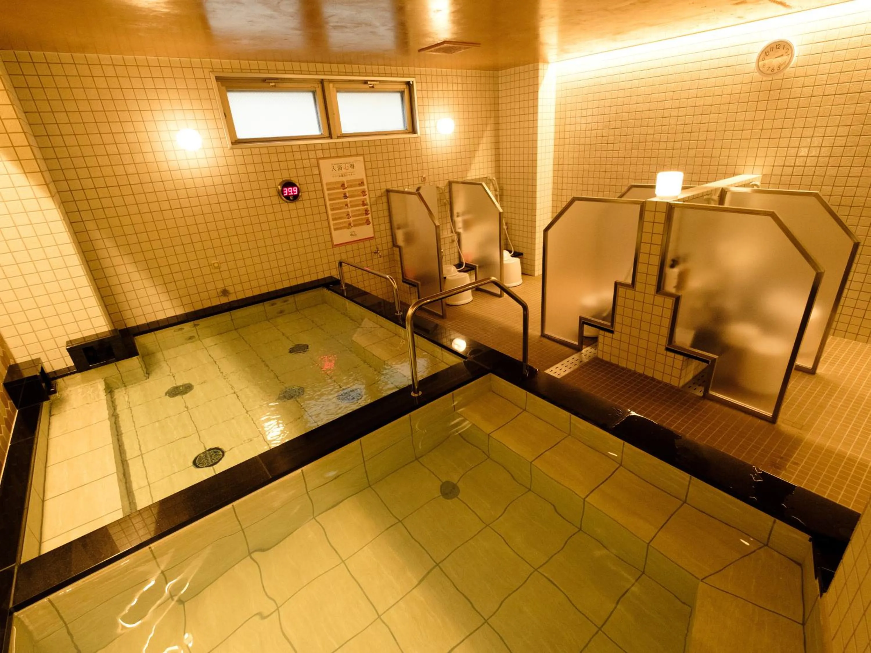 Hot Spring Bath in 天然温泉 松山ニューグランドホテル