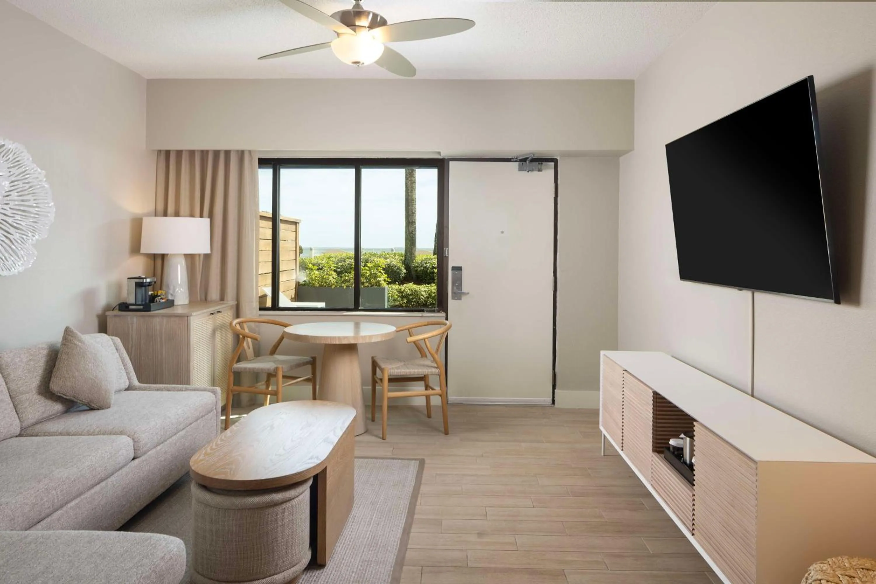 Living room in Hilton Daytona Beach Resort