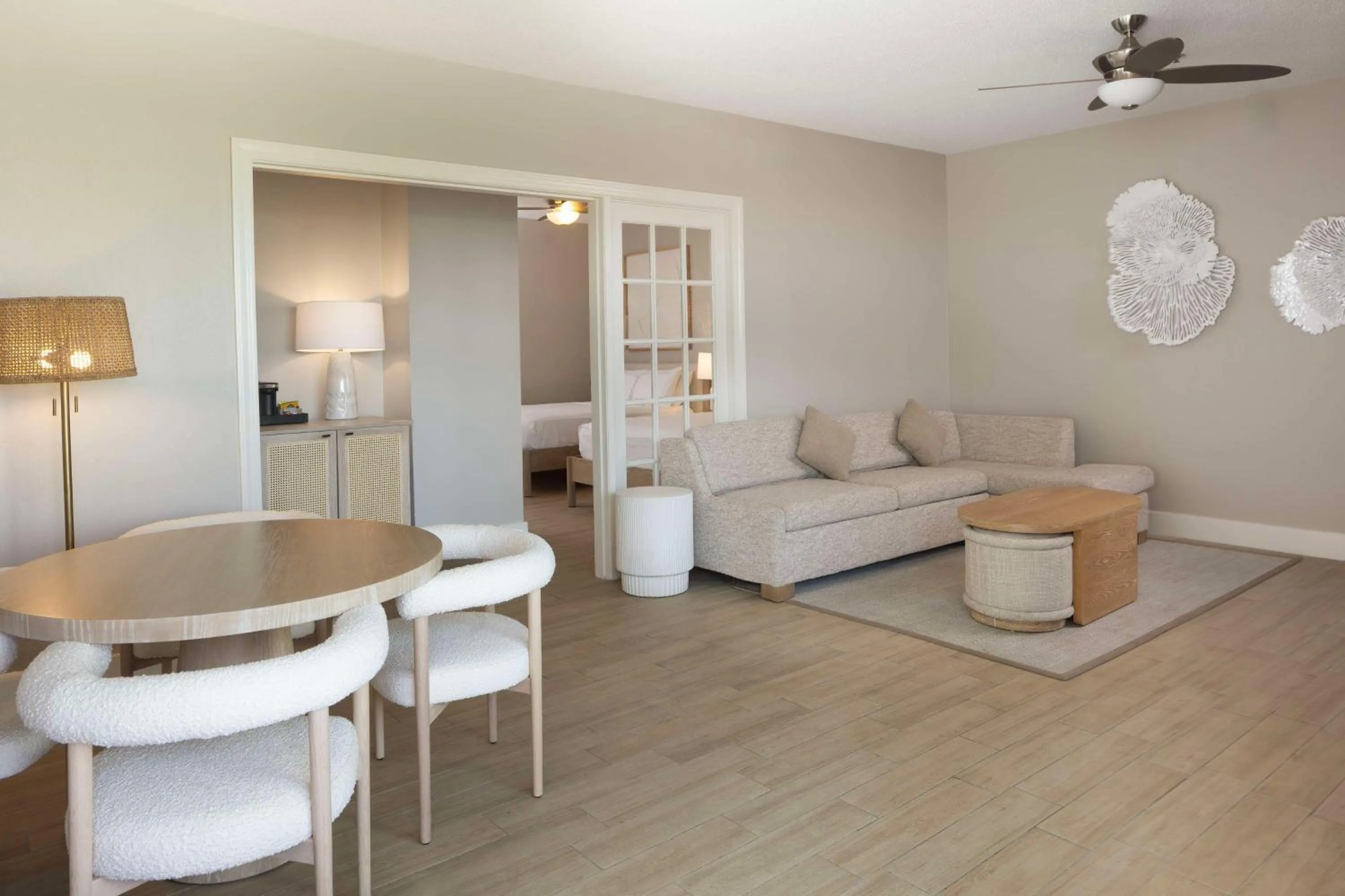 Living room in Hilton Daytona Beach Resort