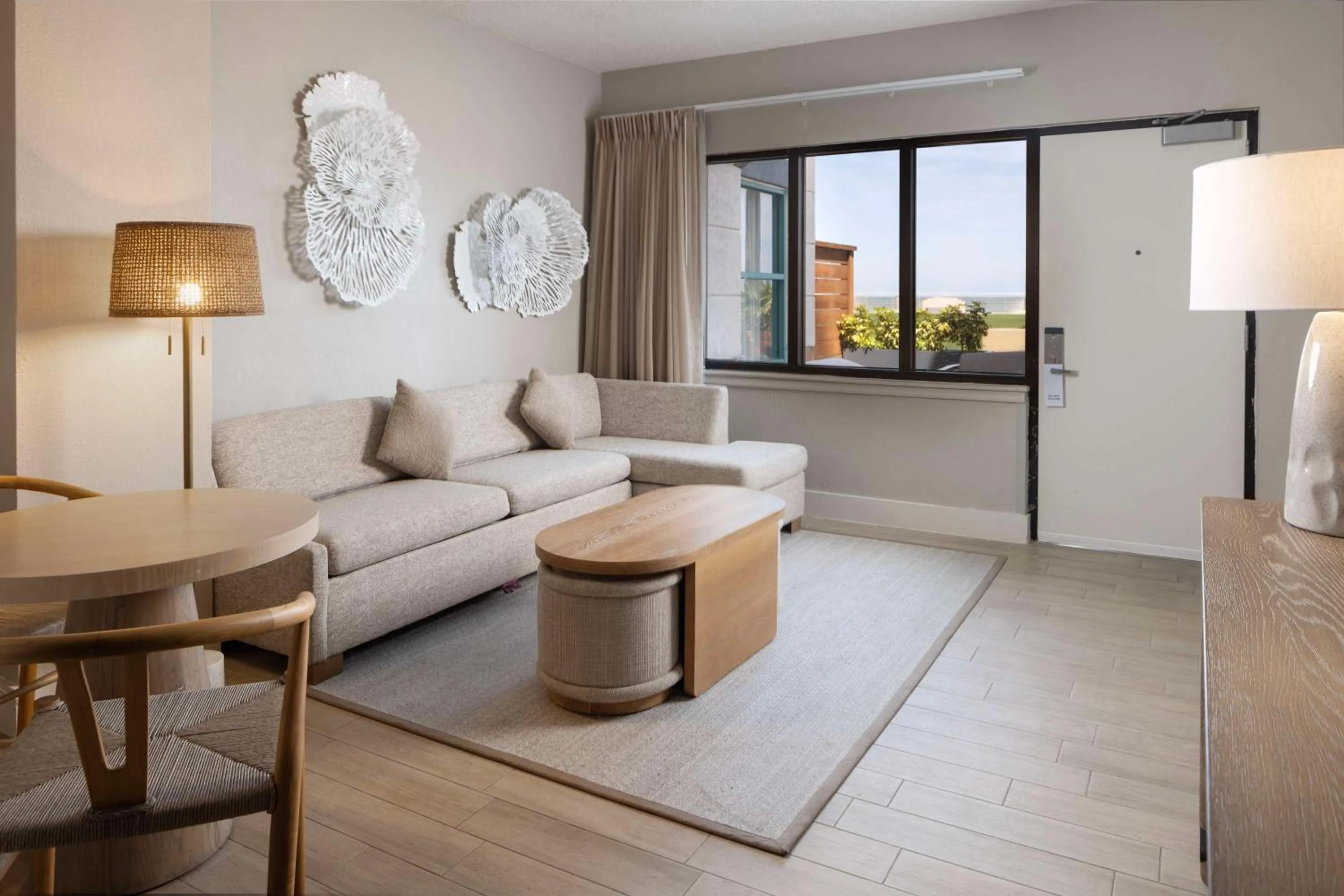 Living room in Hilton Daytona Beach Resort