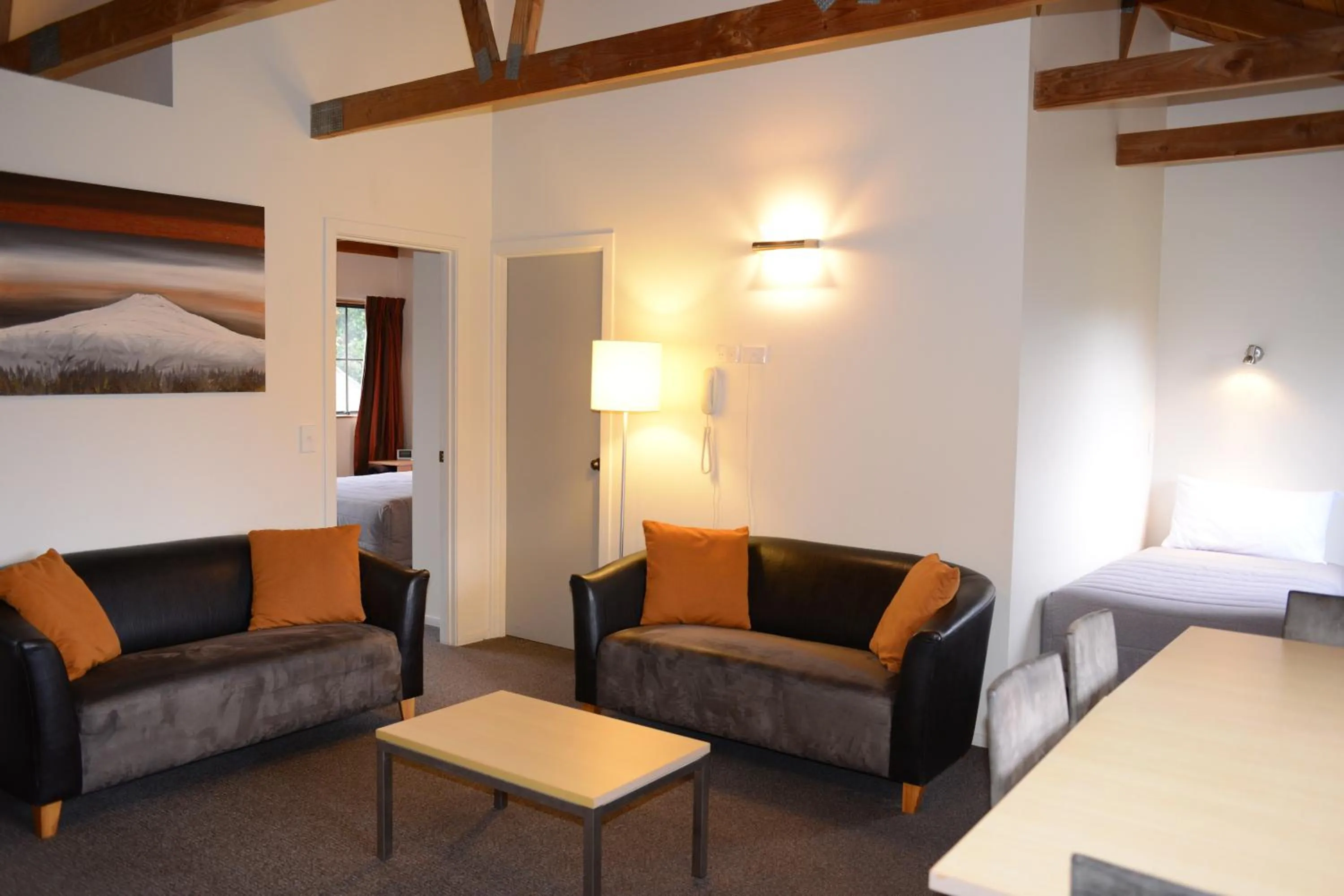 Living room, Bed in The Hobbit Motorlodge