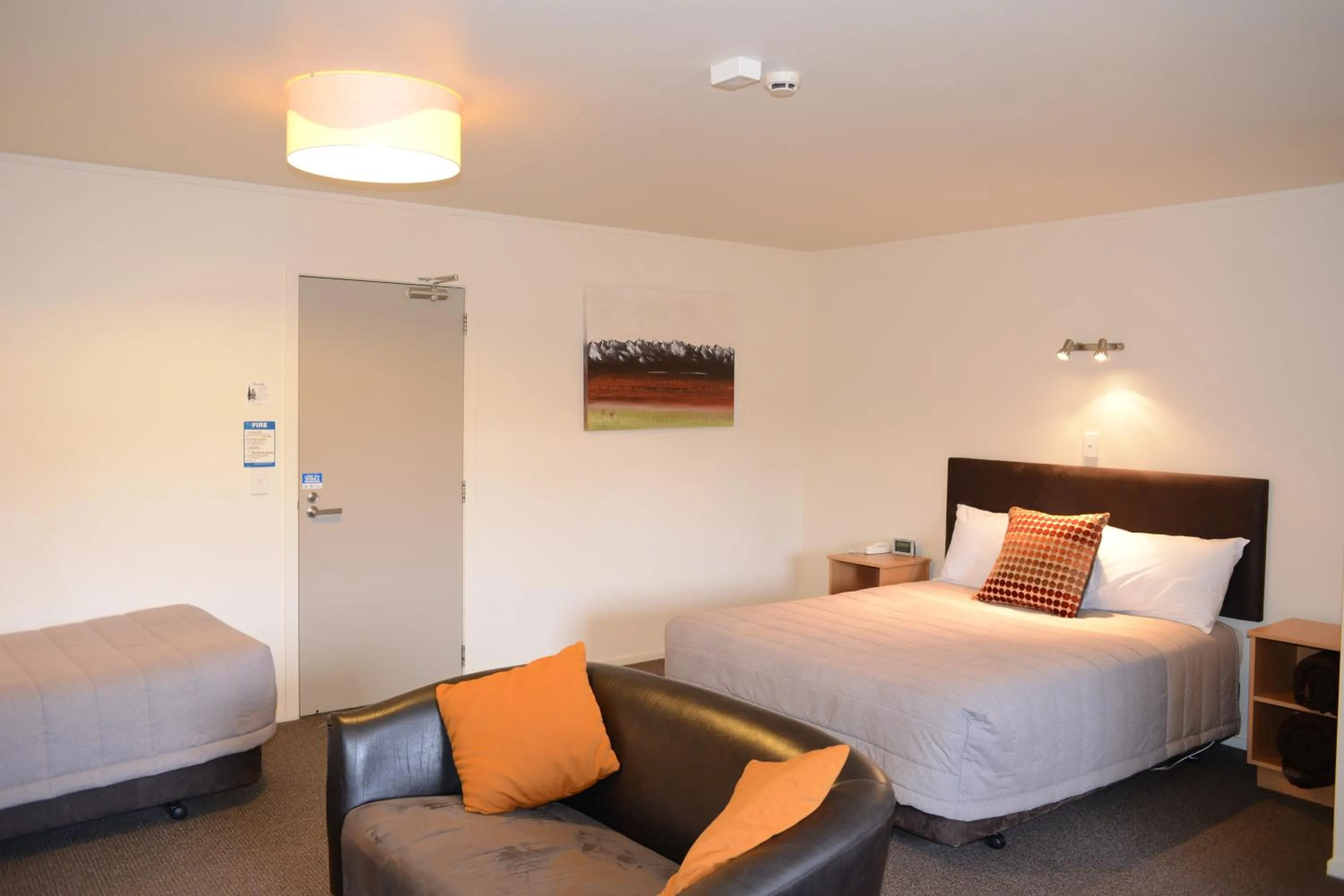 Bed in The Hobbit Motorlodge