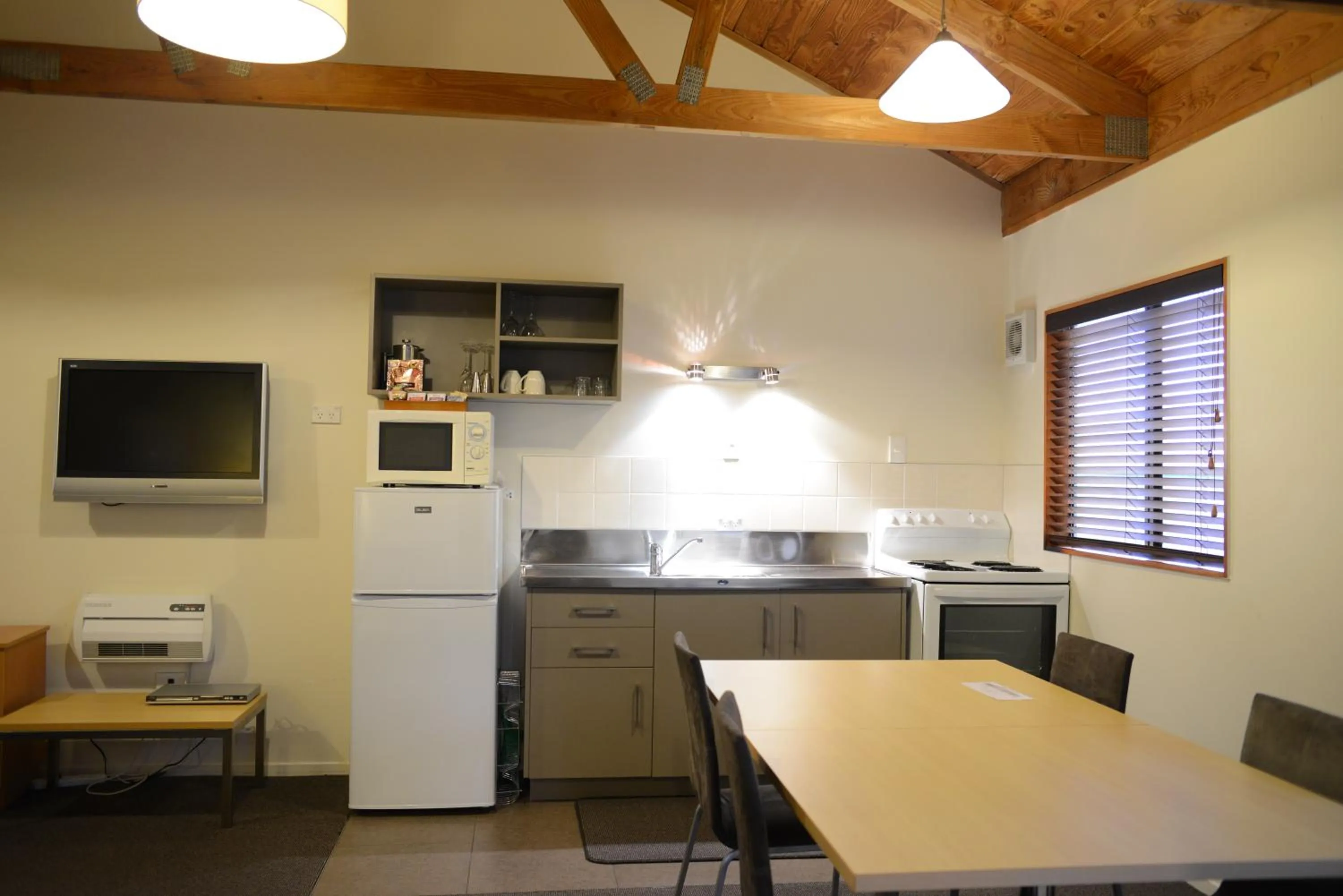 Dining area in The Hobbit Motorlodge