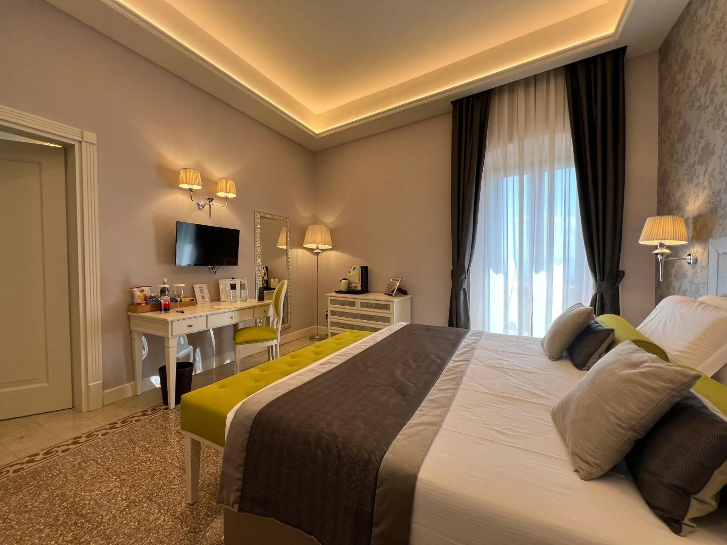 Bedroom, Bed in San Gemini Palace