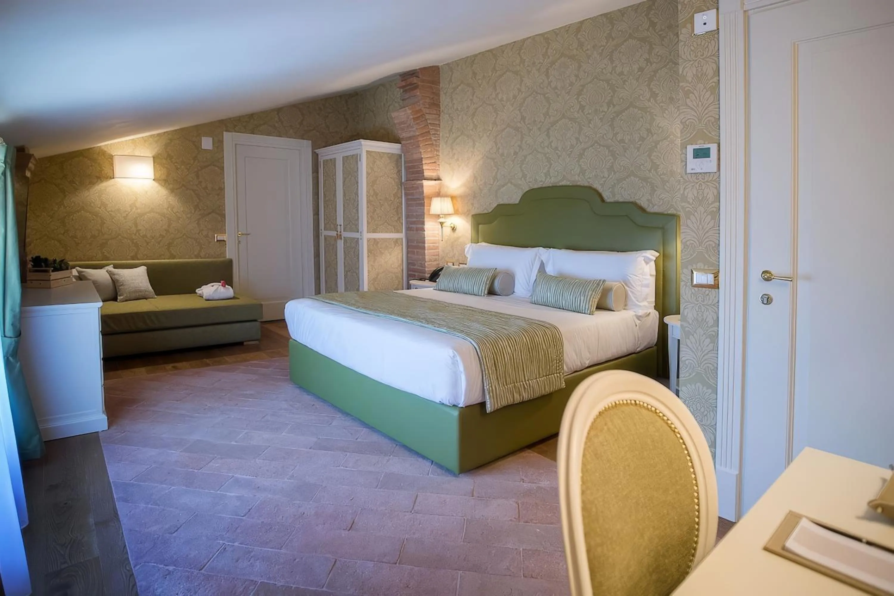 Bed in San Gemini Palace