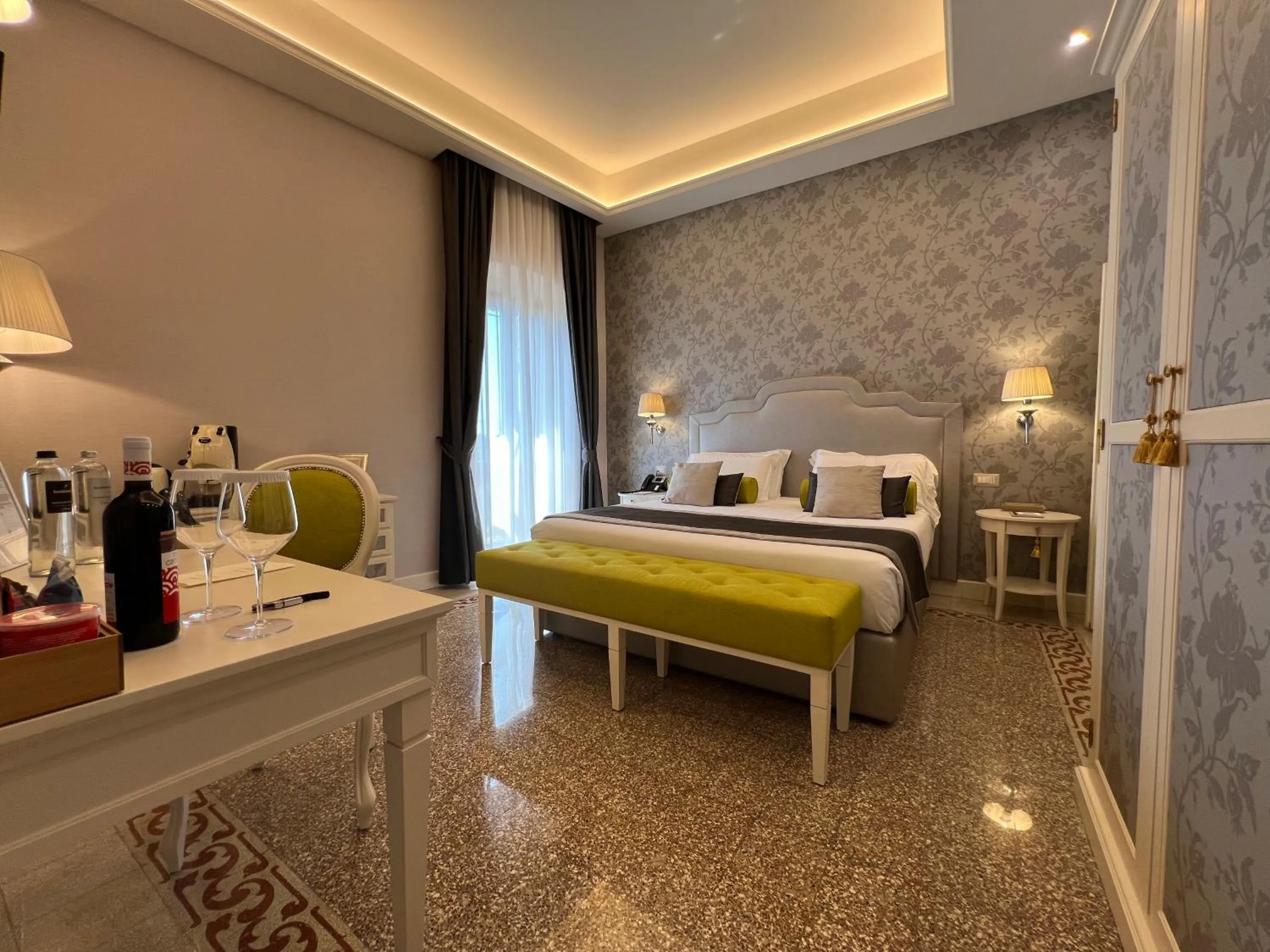 Bedroom, Bed in San Gemini Palace