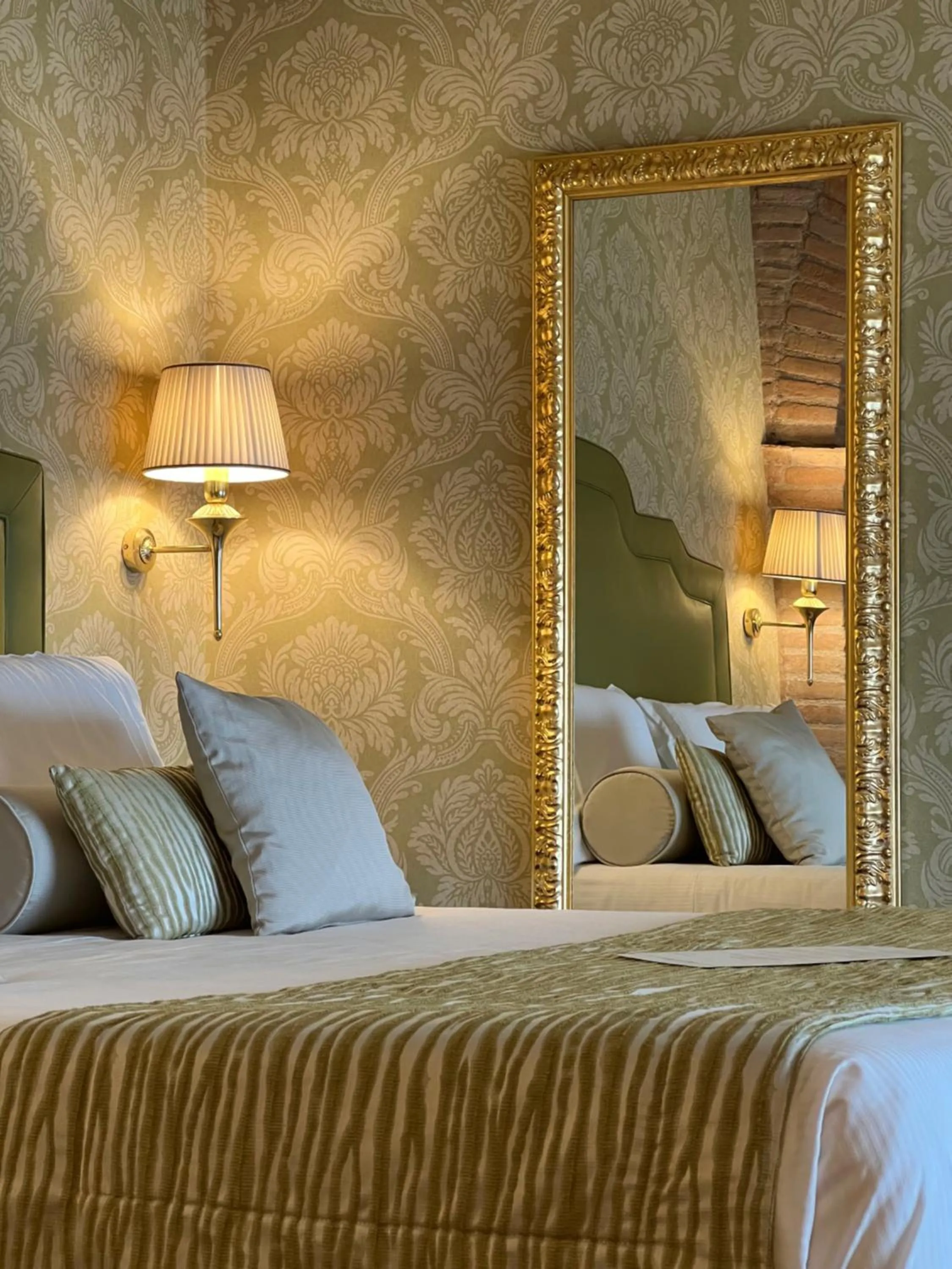 Bedroom, Bed in San Gemini Palace