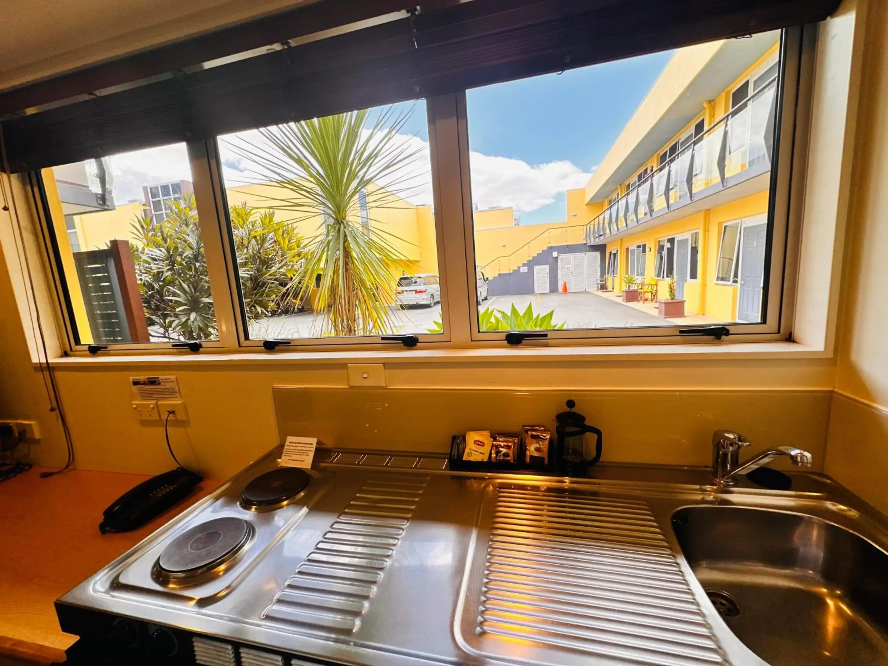 Suite with Spa Bath in Harbour City Motor Inn & Conference Suite with Spa Bath in Harbour City Motor Inn & Conference