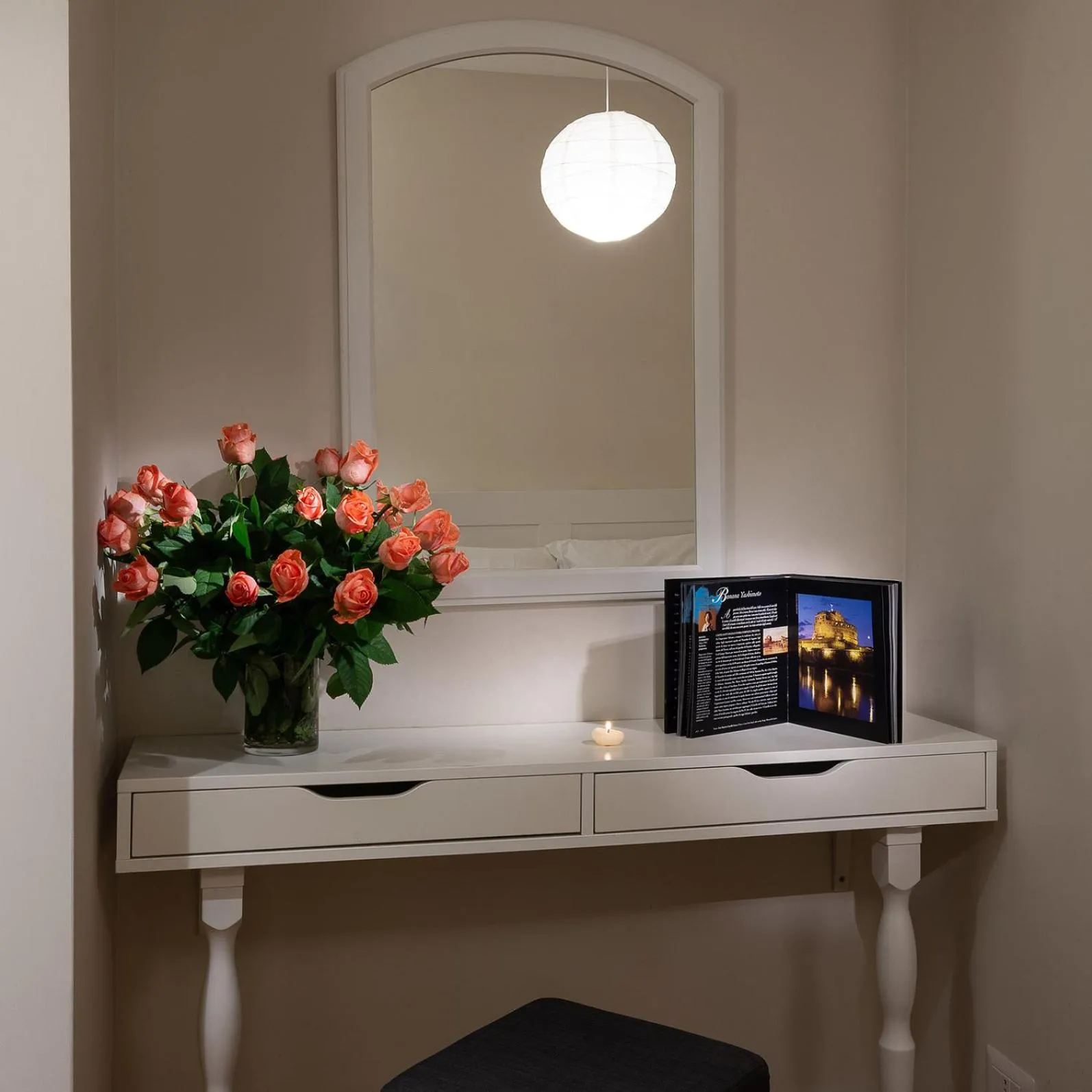 Decorative detail in Tula Inn