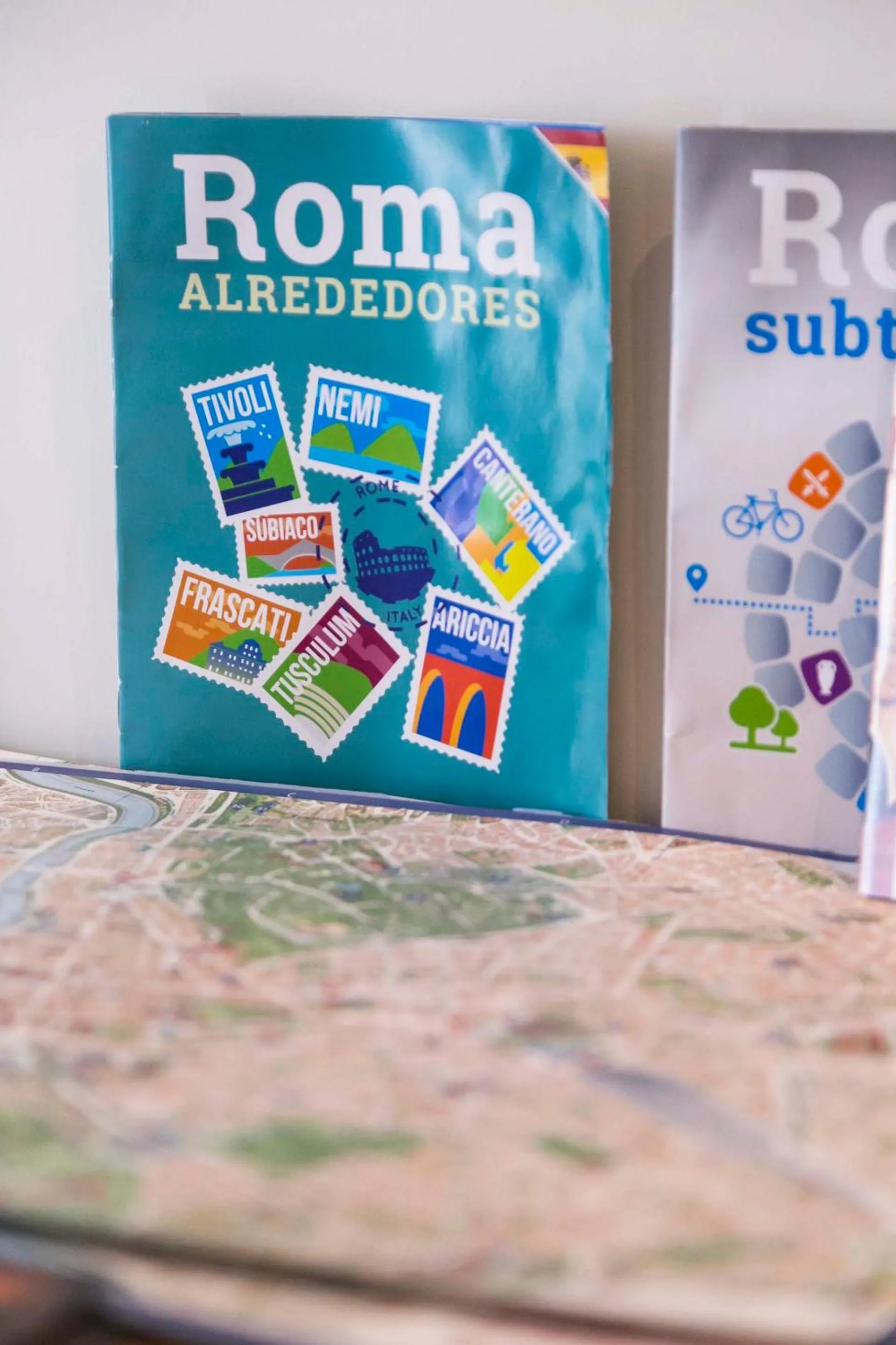 Communal lounge/ TV room in Tula Inn