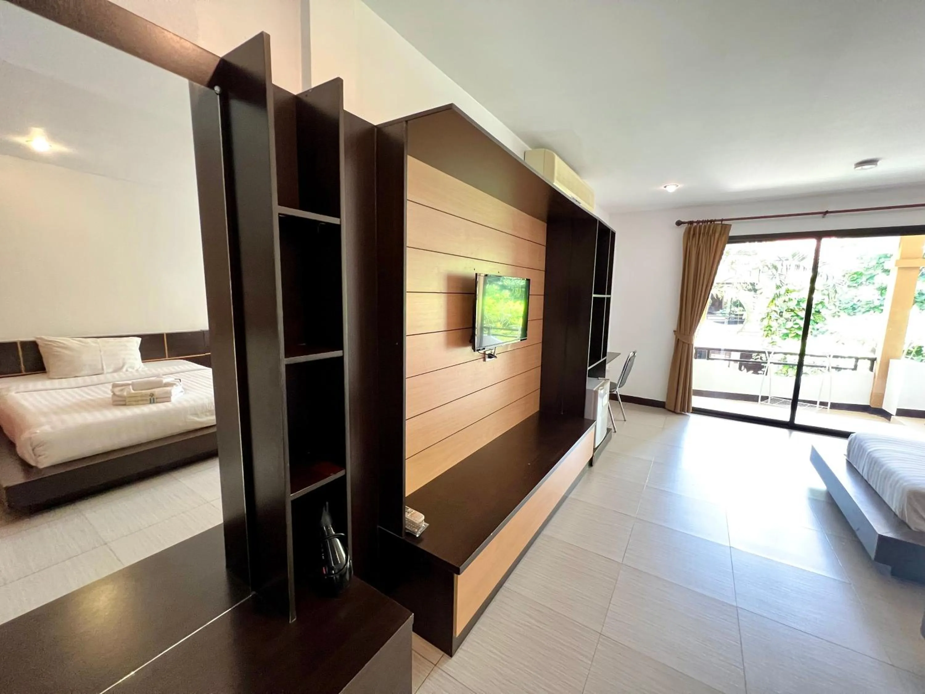 TV and multimedia, Bed in Hotel La Villa Khon Kaen