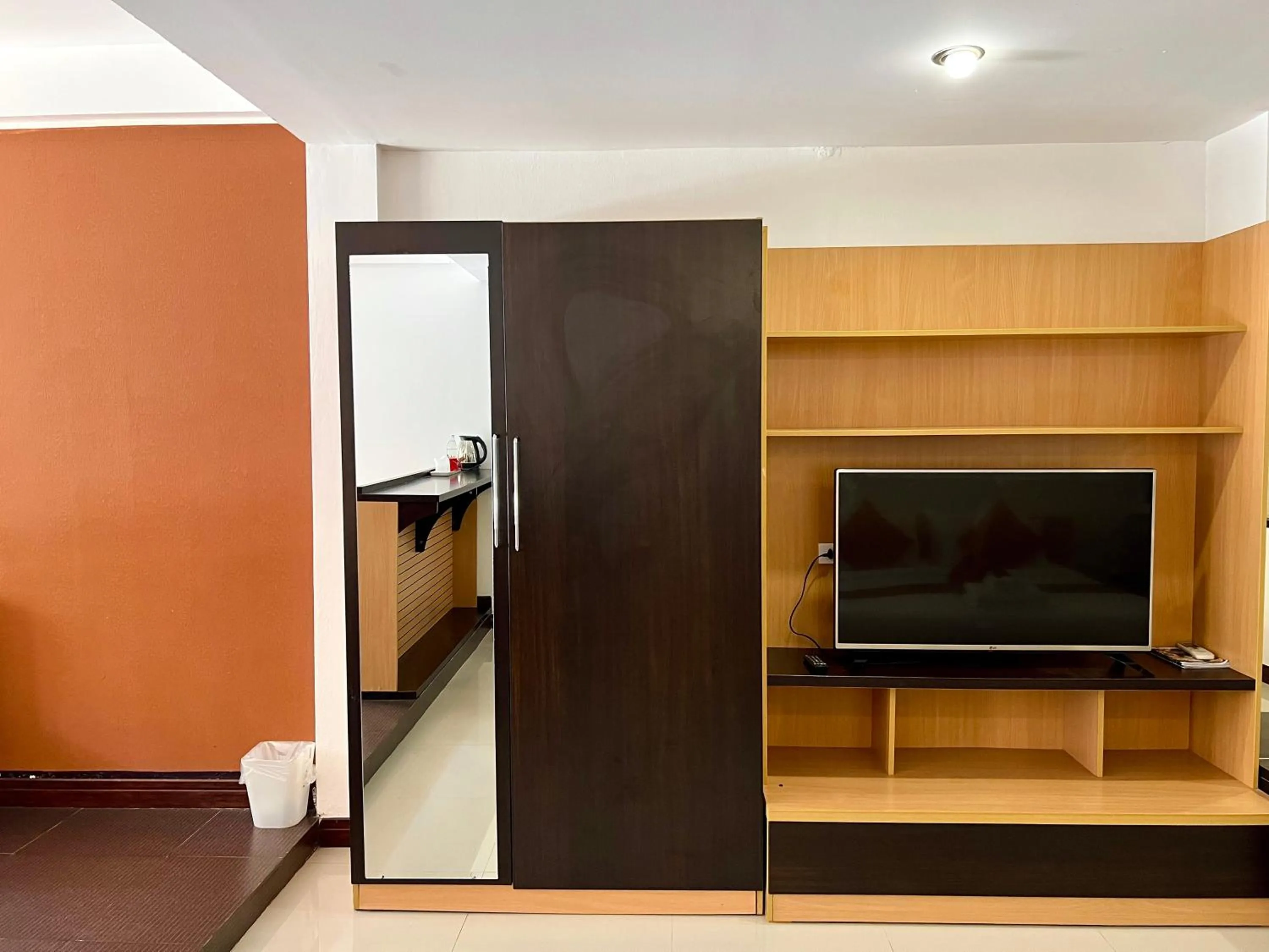 TV and multimedia in Hotel La Villa Khon Kaen