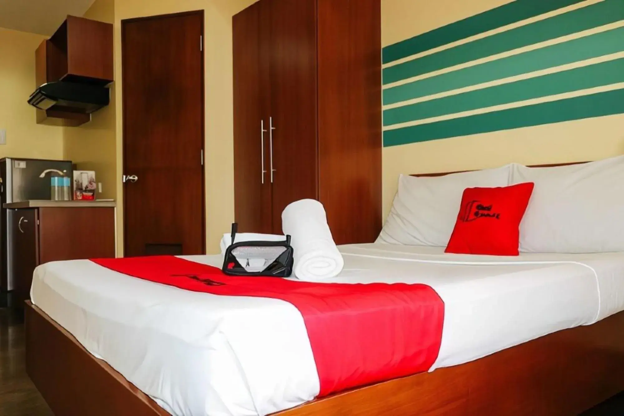 Double Room in RedDoorz @ MJ Cuenco Avenue Cebu Double Room in RedDoorz @ MJ Cuenco Avenue Cebu