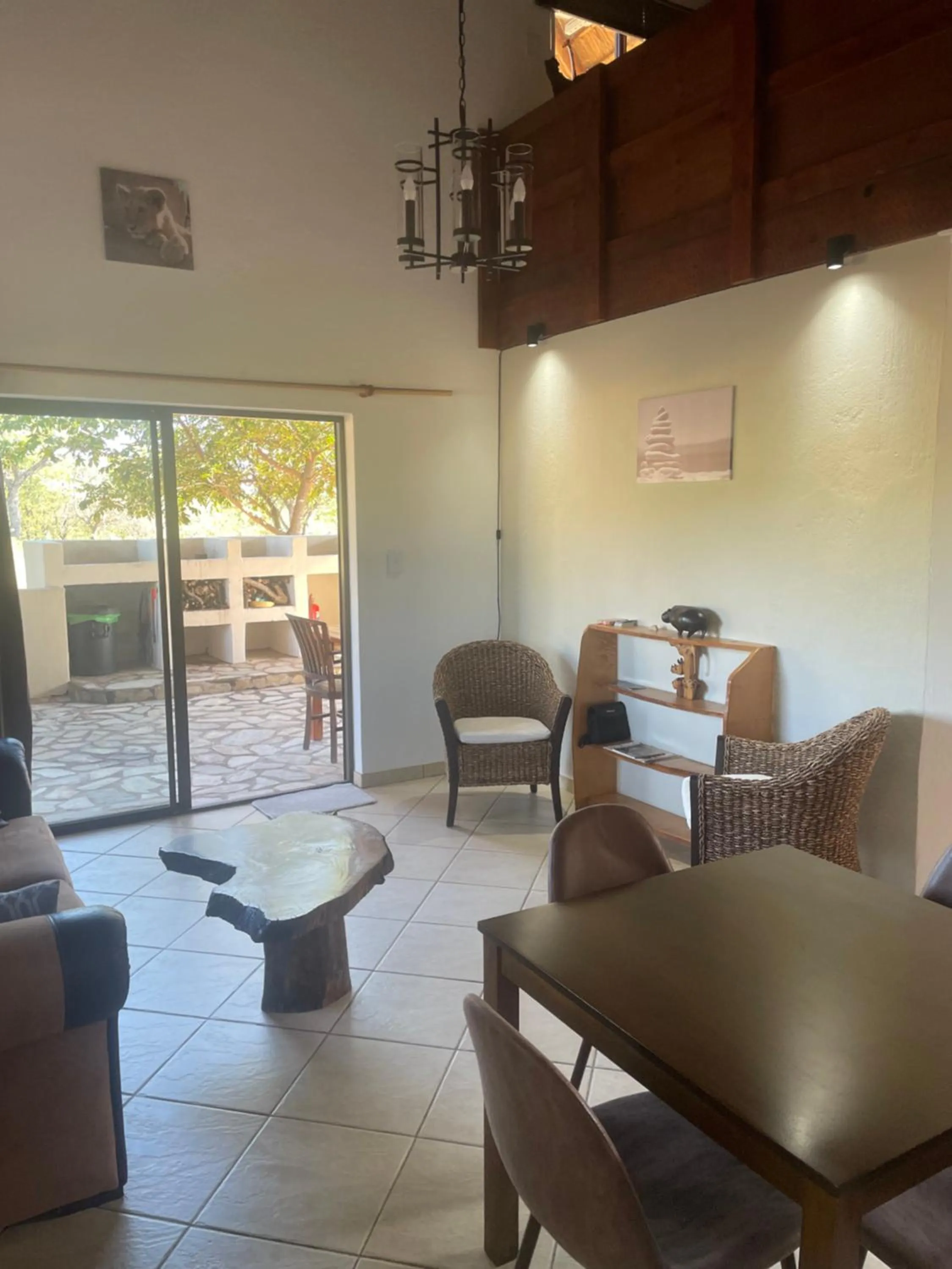 Living room in Thula Private Lodge