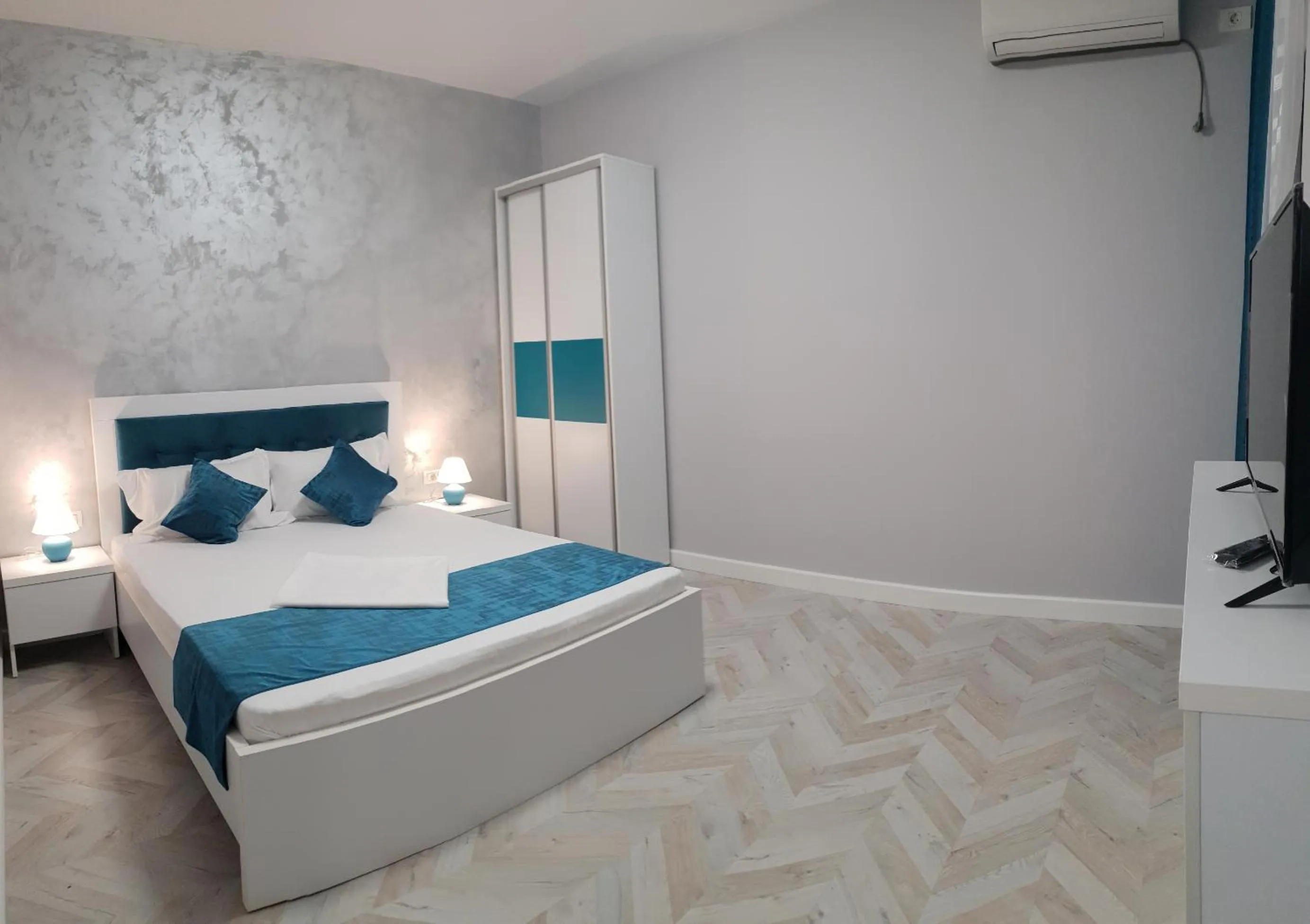 Photo of the whole room, Bed in Villa George