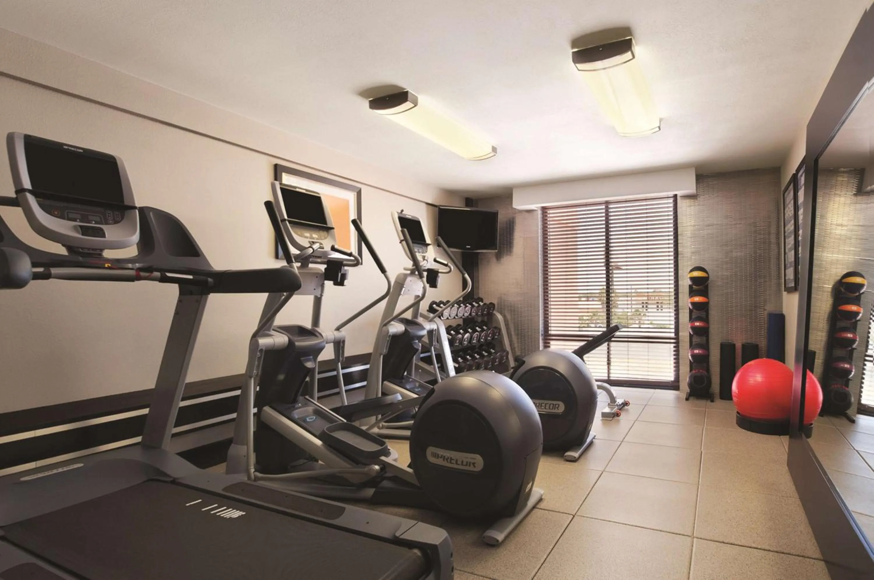 Fitness centre/facilities in Embassy Suites Corpus Christi
