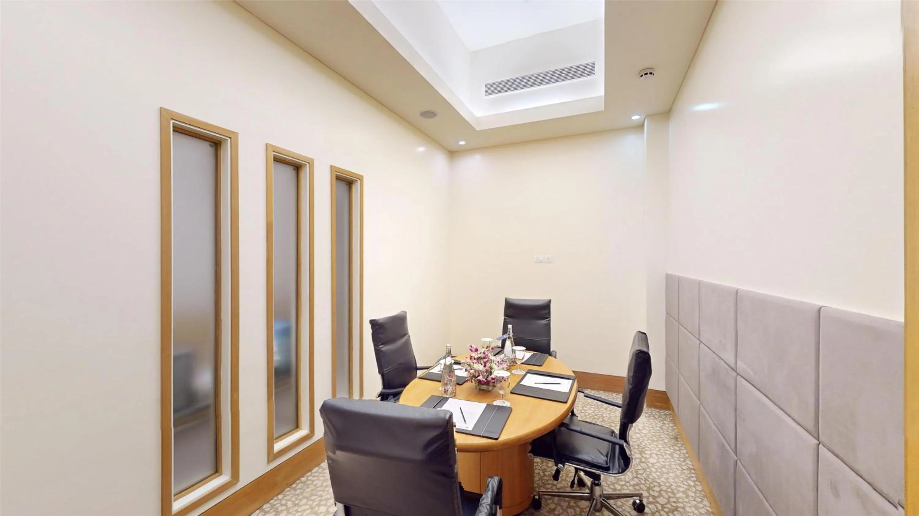 Meeting/conference room in Radisson Blu Hotel, Nagpur