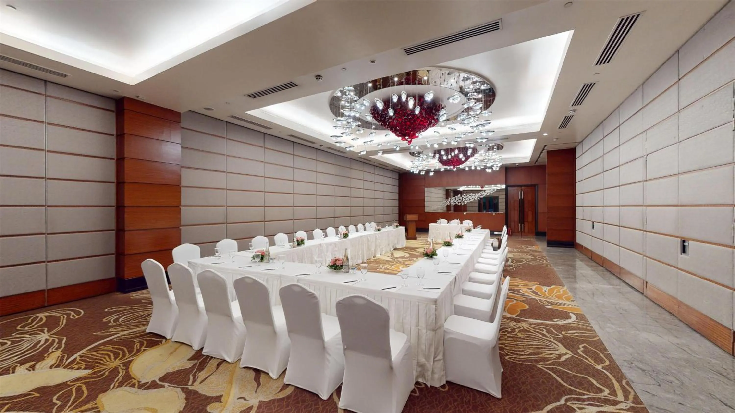 Meeting/conference room in Radisson Blu Hotel, Nagpur