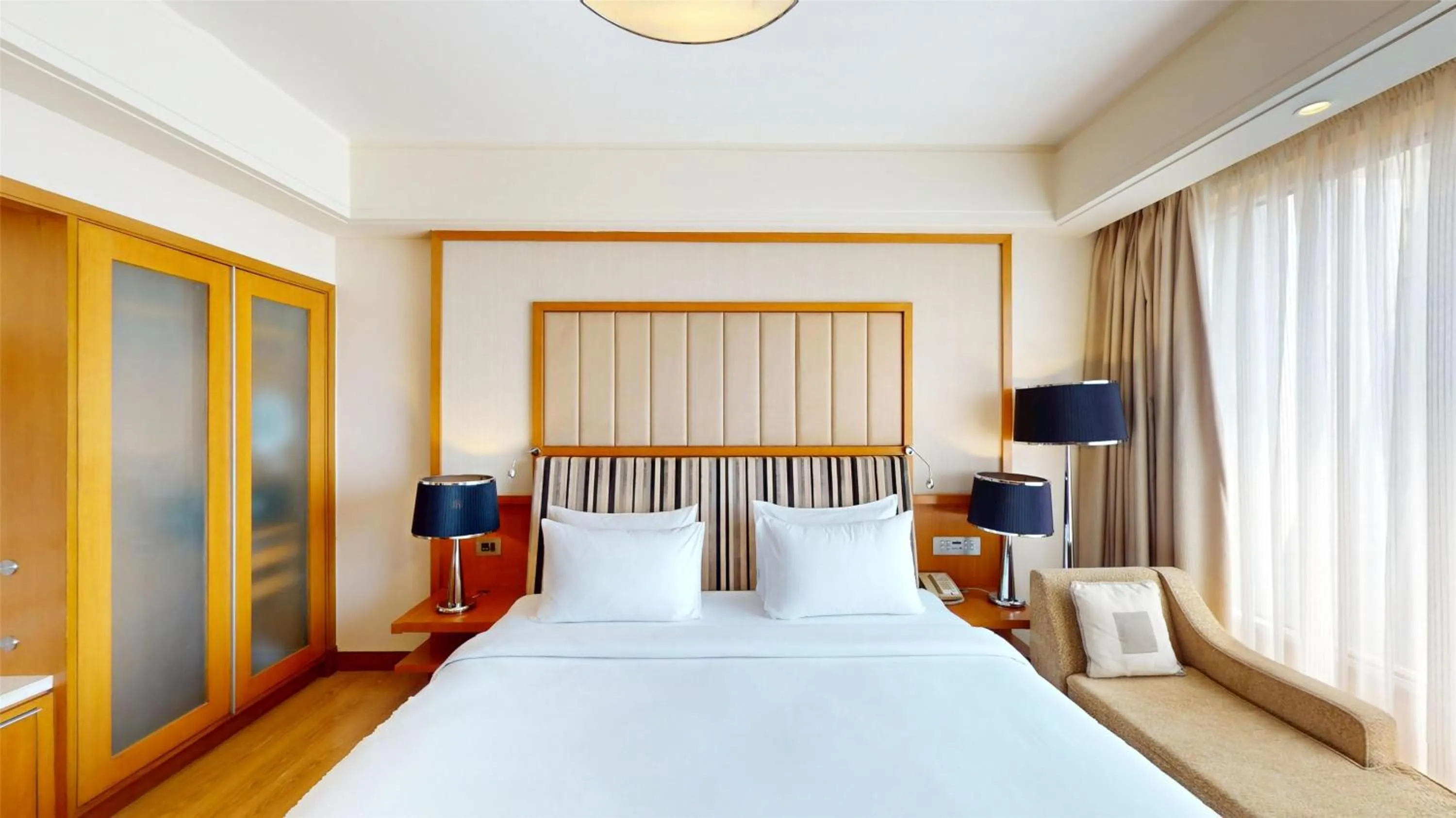 Bedroom, Bed in Radisson Blu Hotel, Nagpur