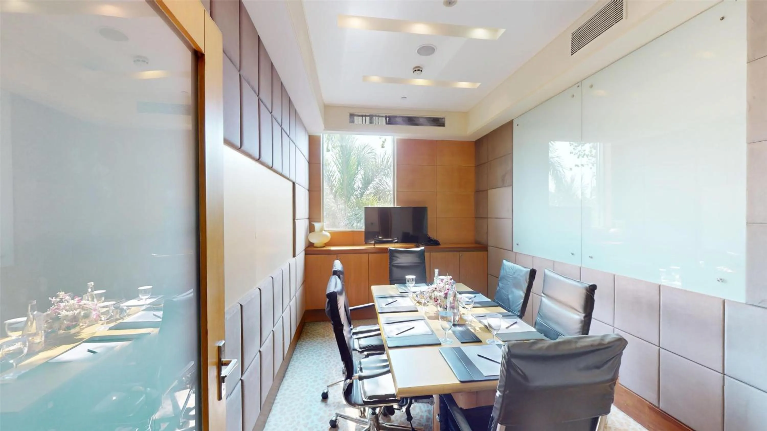 Meeting/conference room in Radisson Blu Hotel, Nagpur