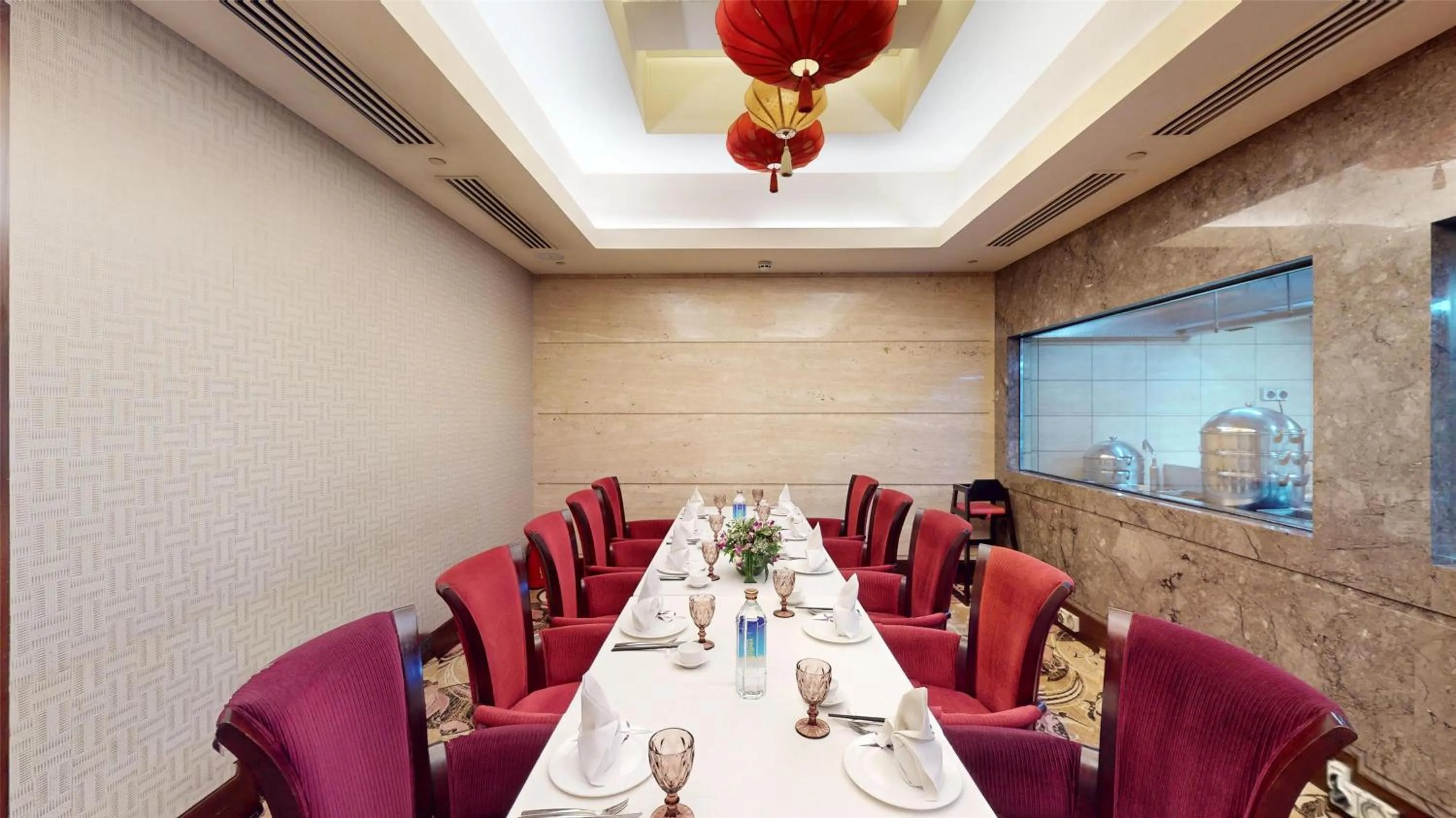 Restaurant/places to eat in Radisson Blu Hotel, Nagpur