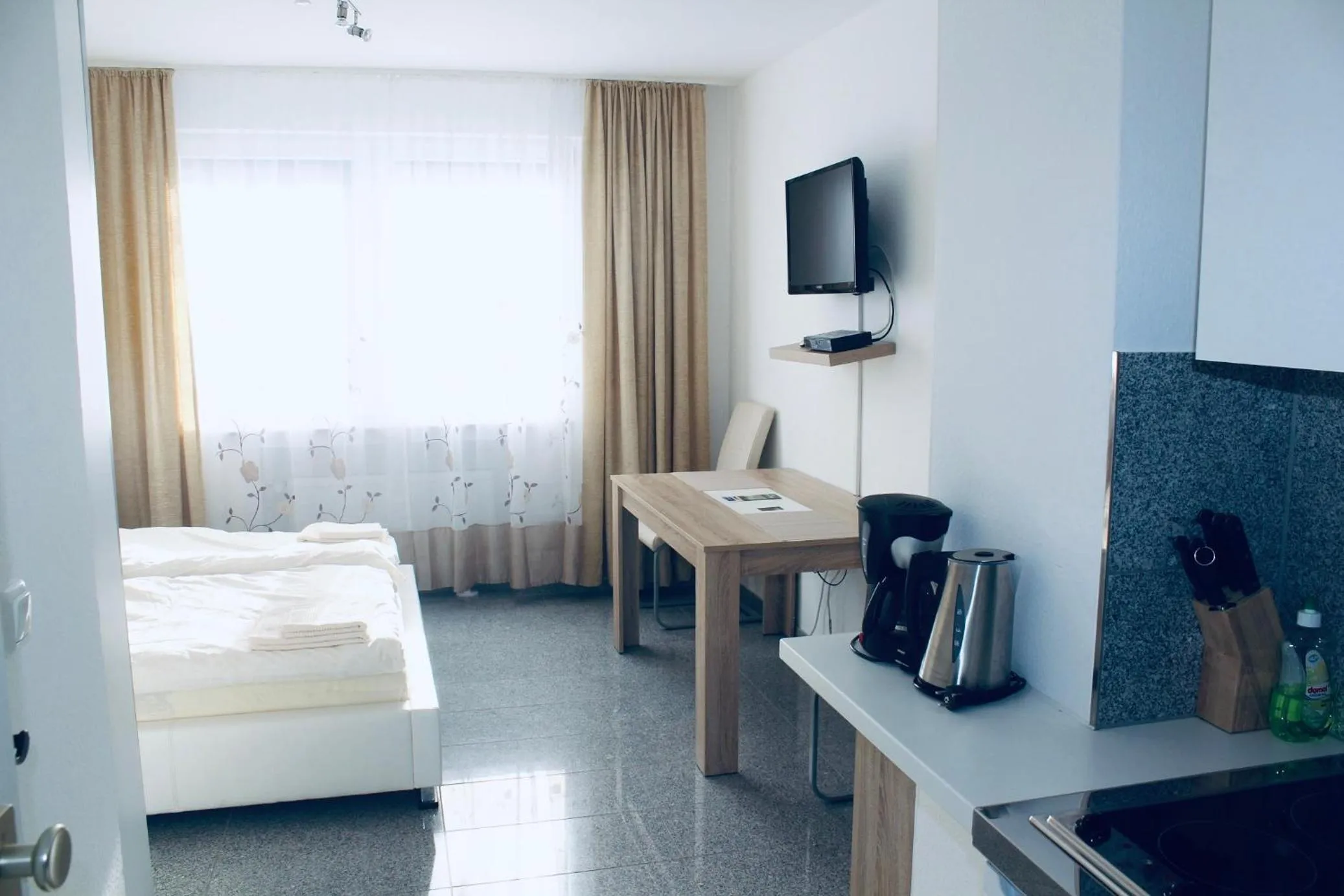 Bed in Lipp Apartments