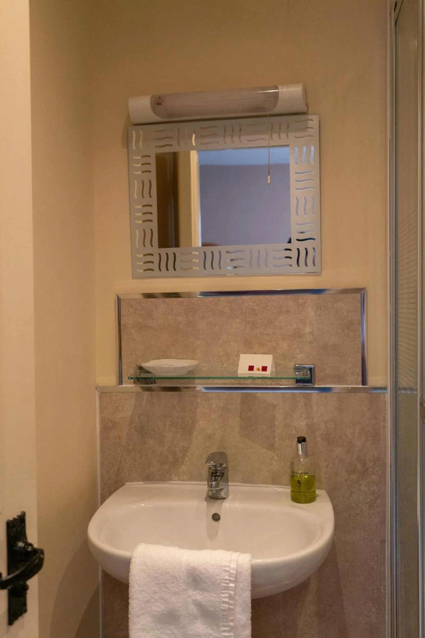 Bathroom in The Kings Head Hotel