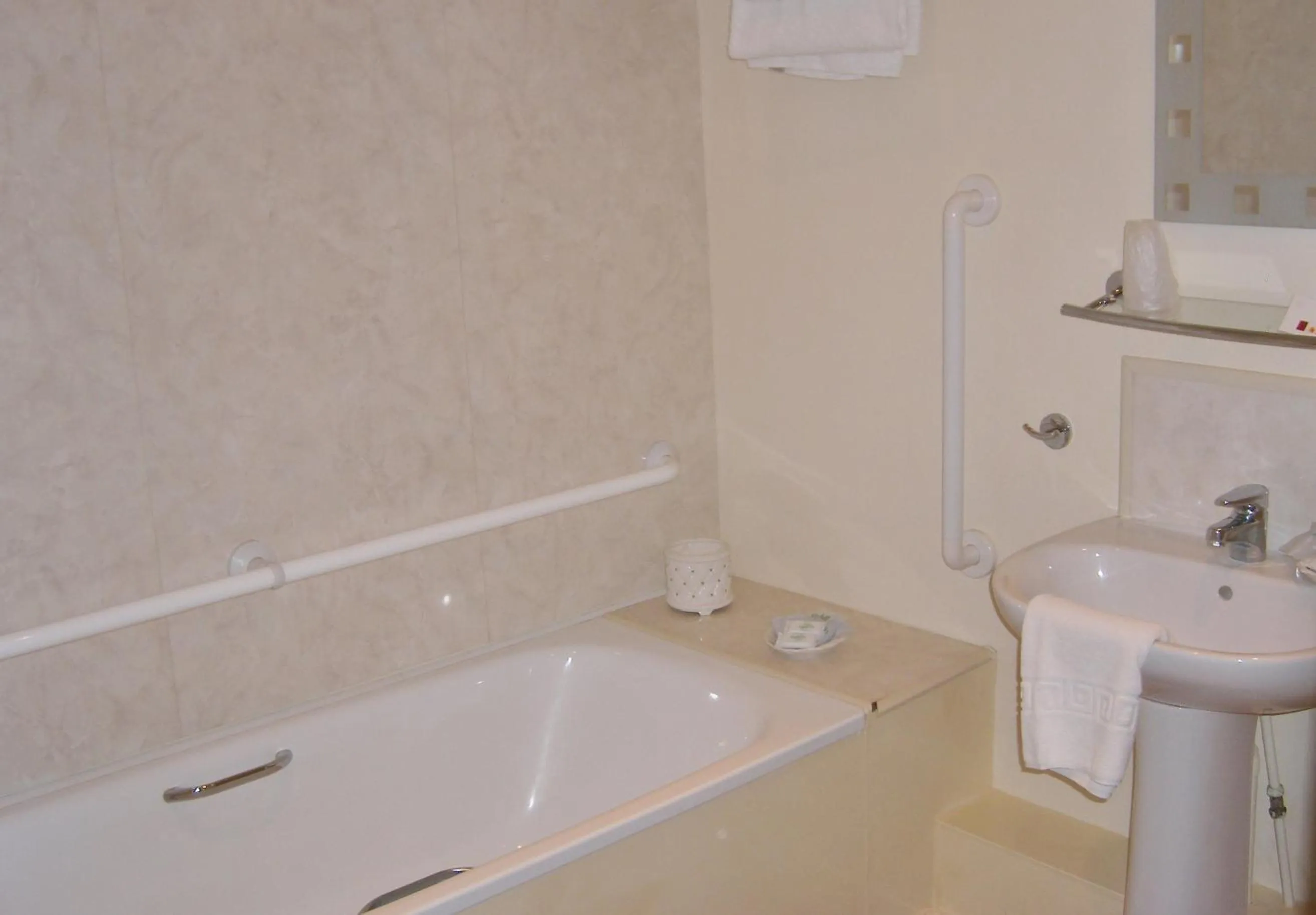 Bathroom in The Kings Head Hotel