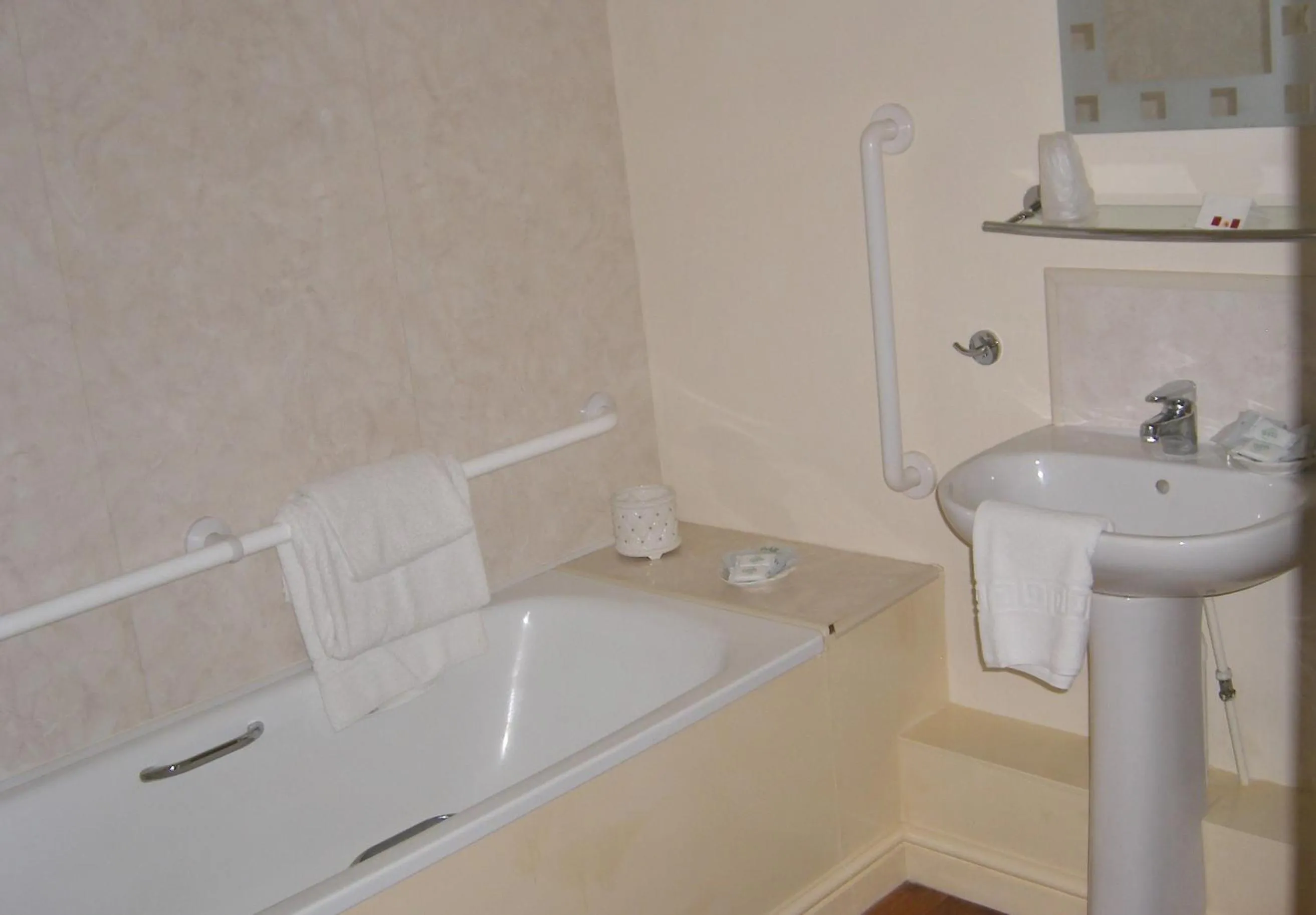 Bathroom in The Kings Head Hotel