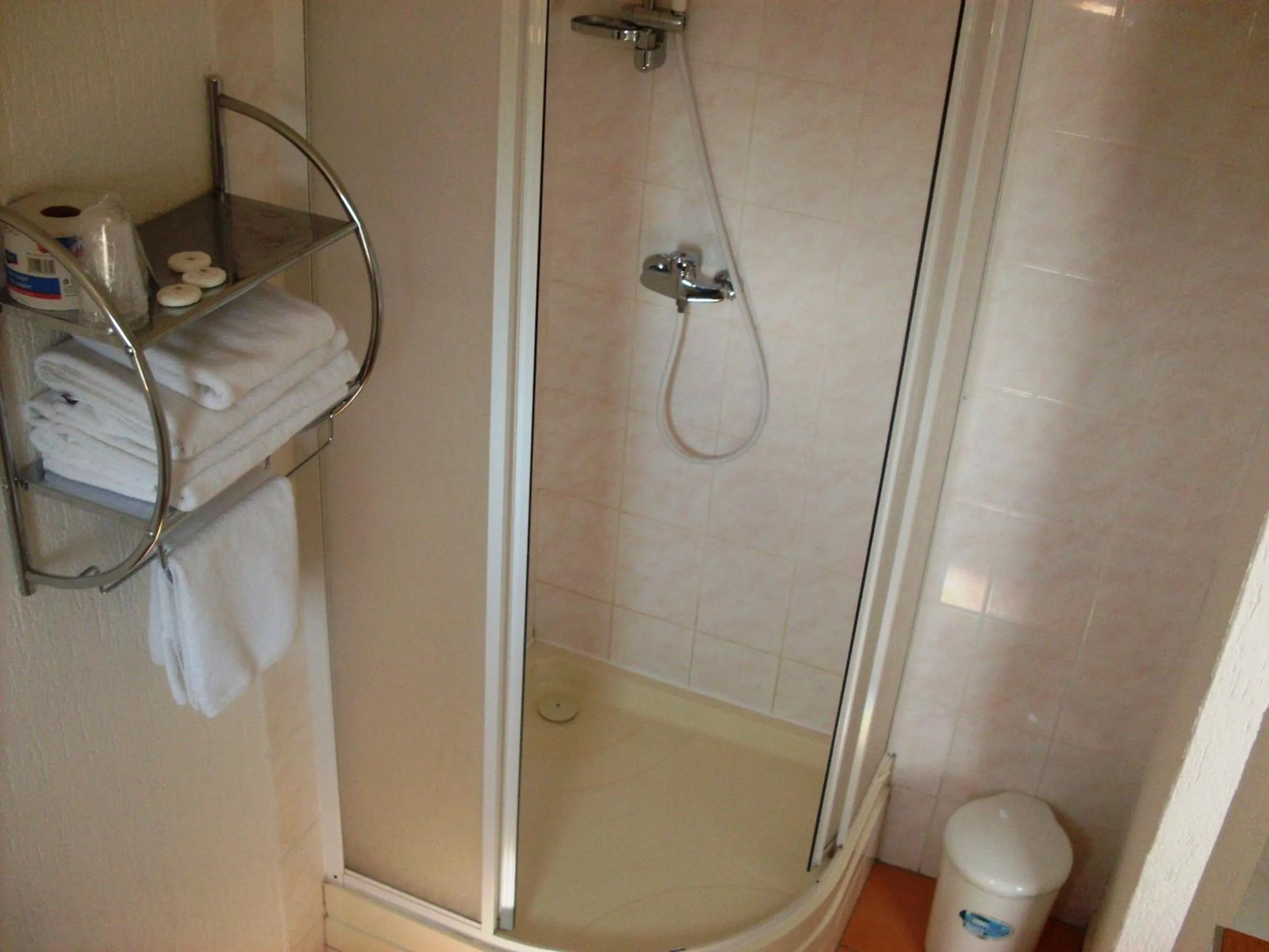 Shower in Promohotel Slavie