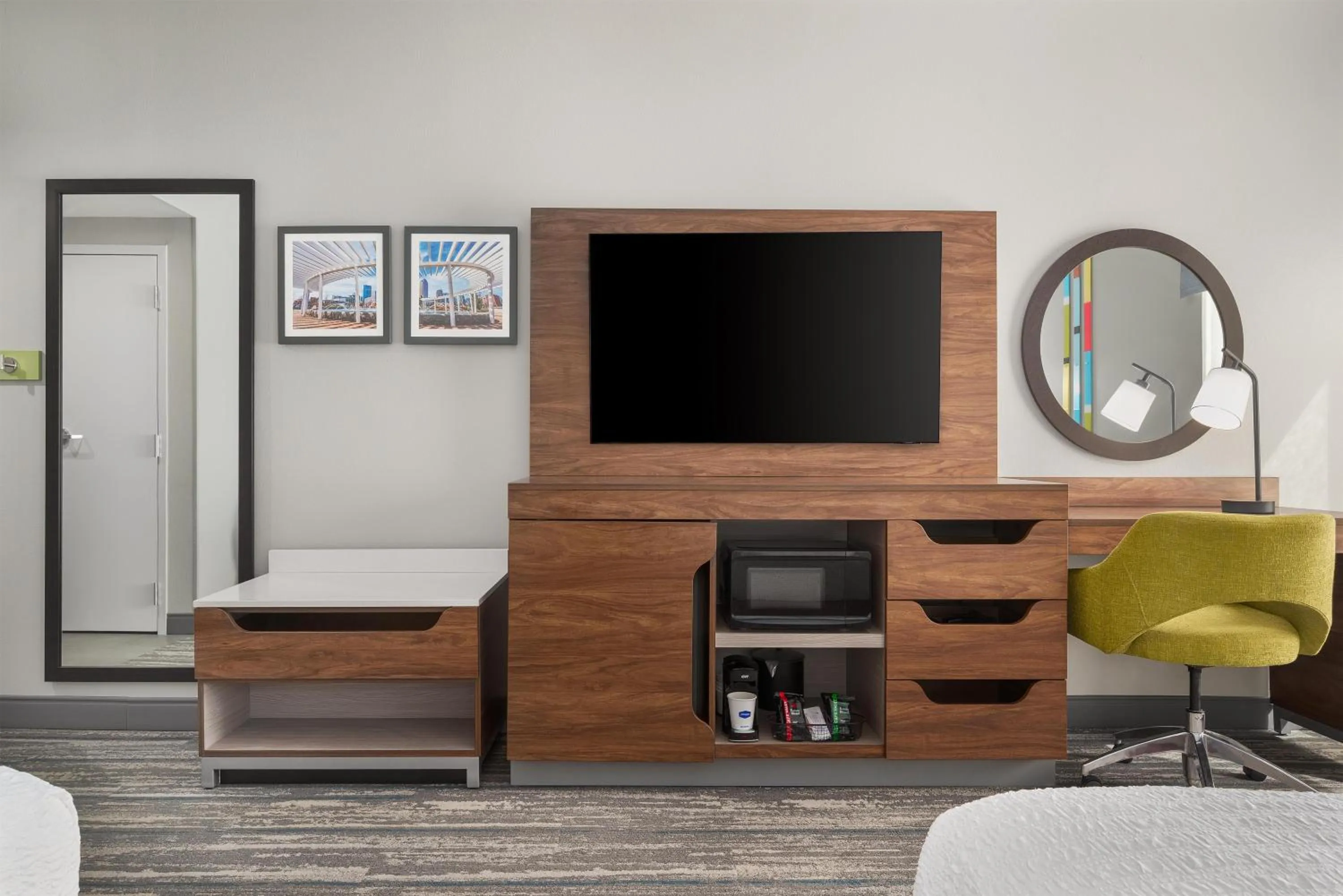 Bedroom in Hampton Inn & Suites Charlotte Arrowood Rd