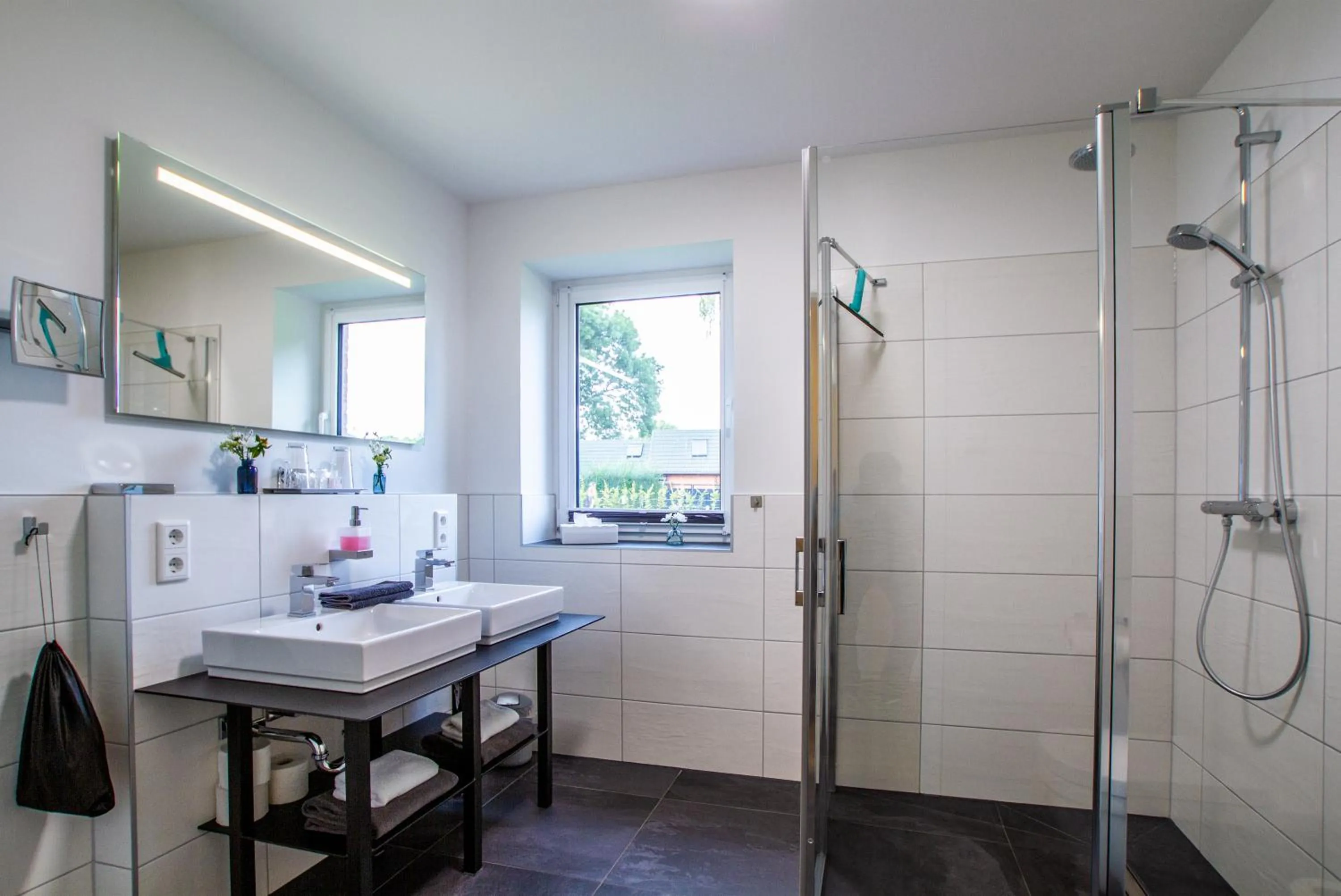 Shower in Appartements an der Golfanlage