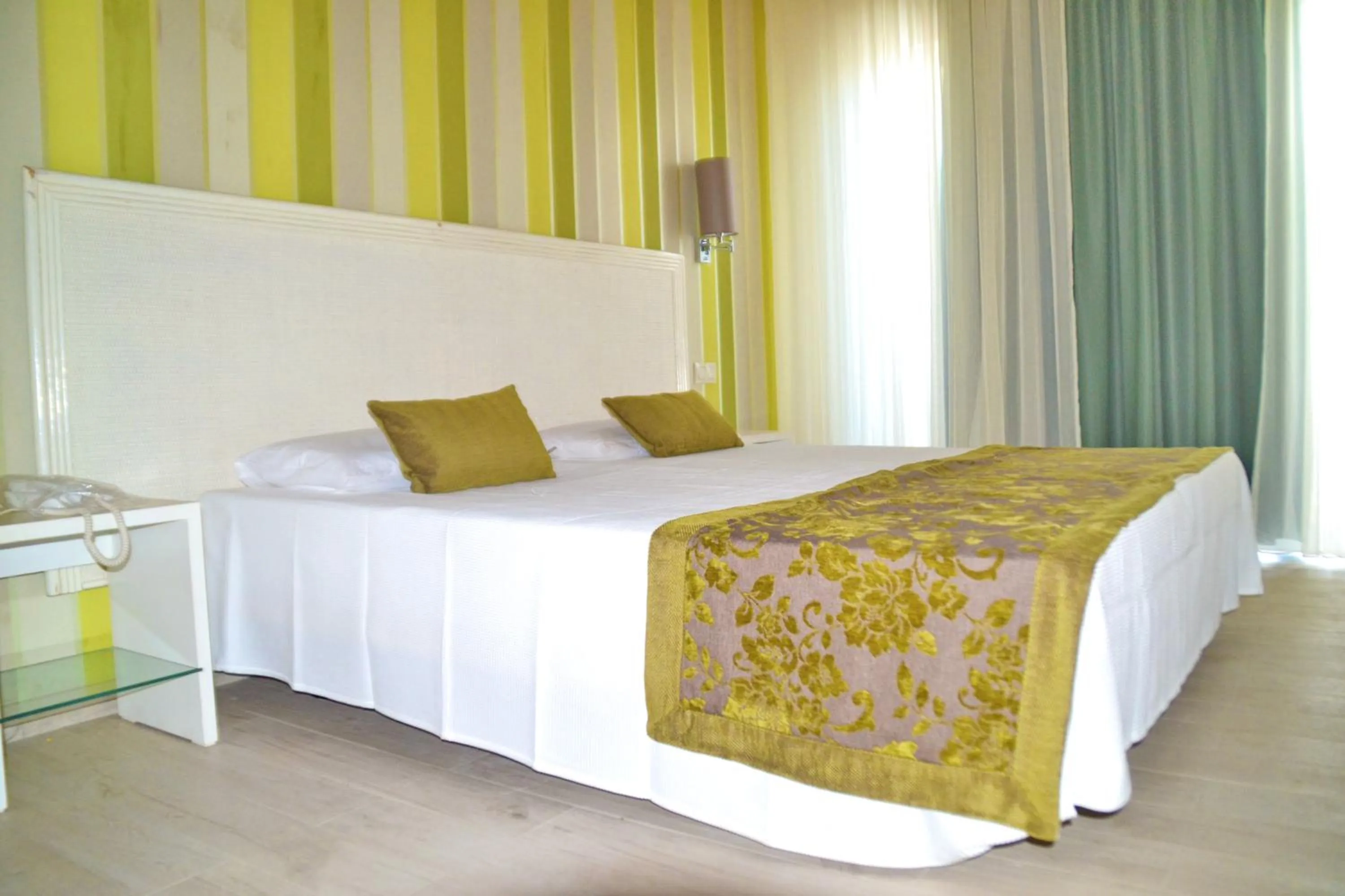 Bedroom, Bed in Ouril Hotel Julia